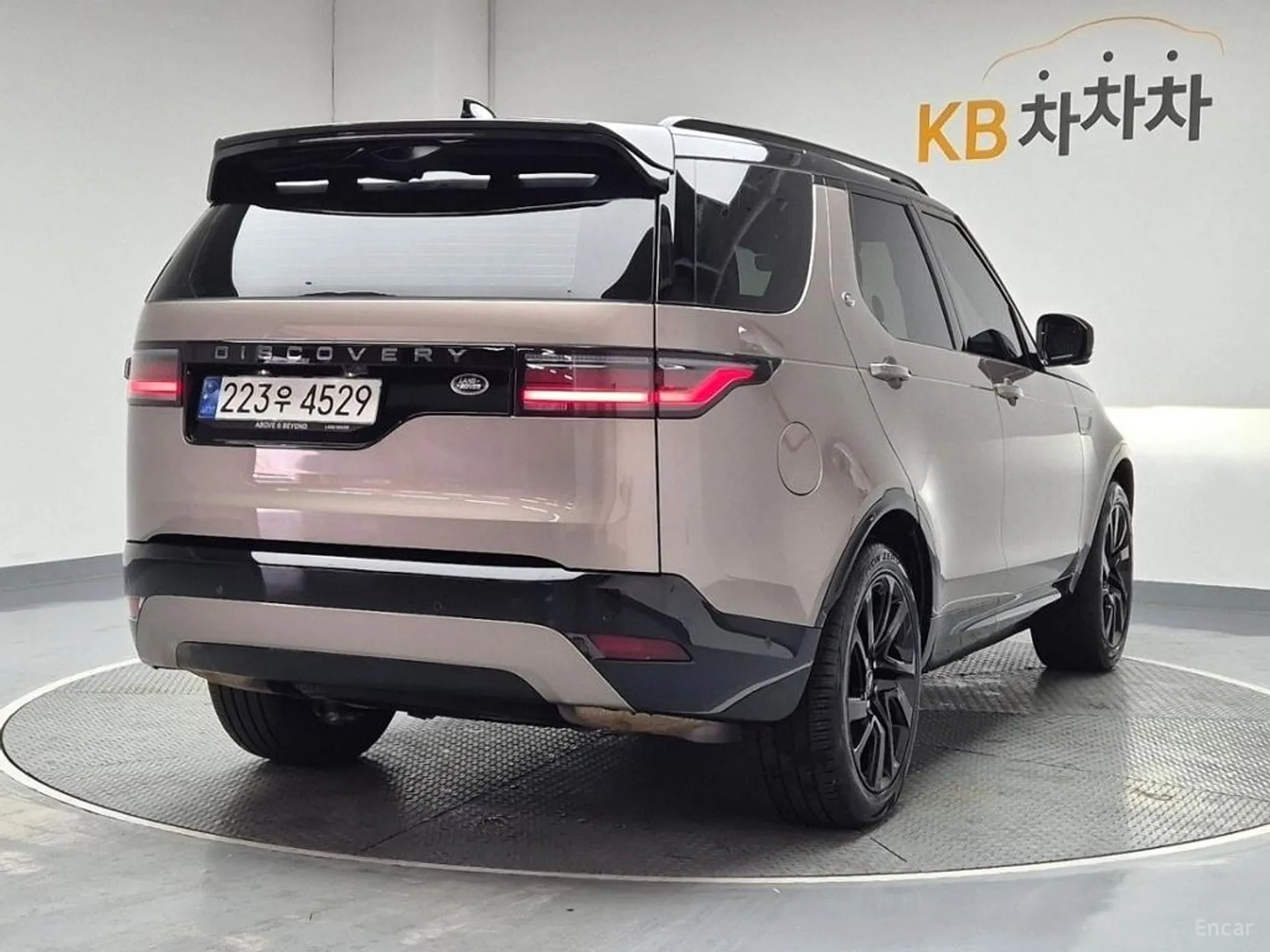 Land Rover Discovery 5 превью 2
