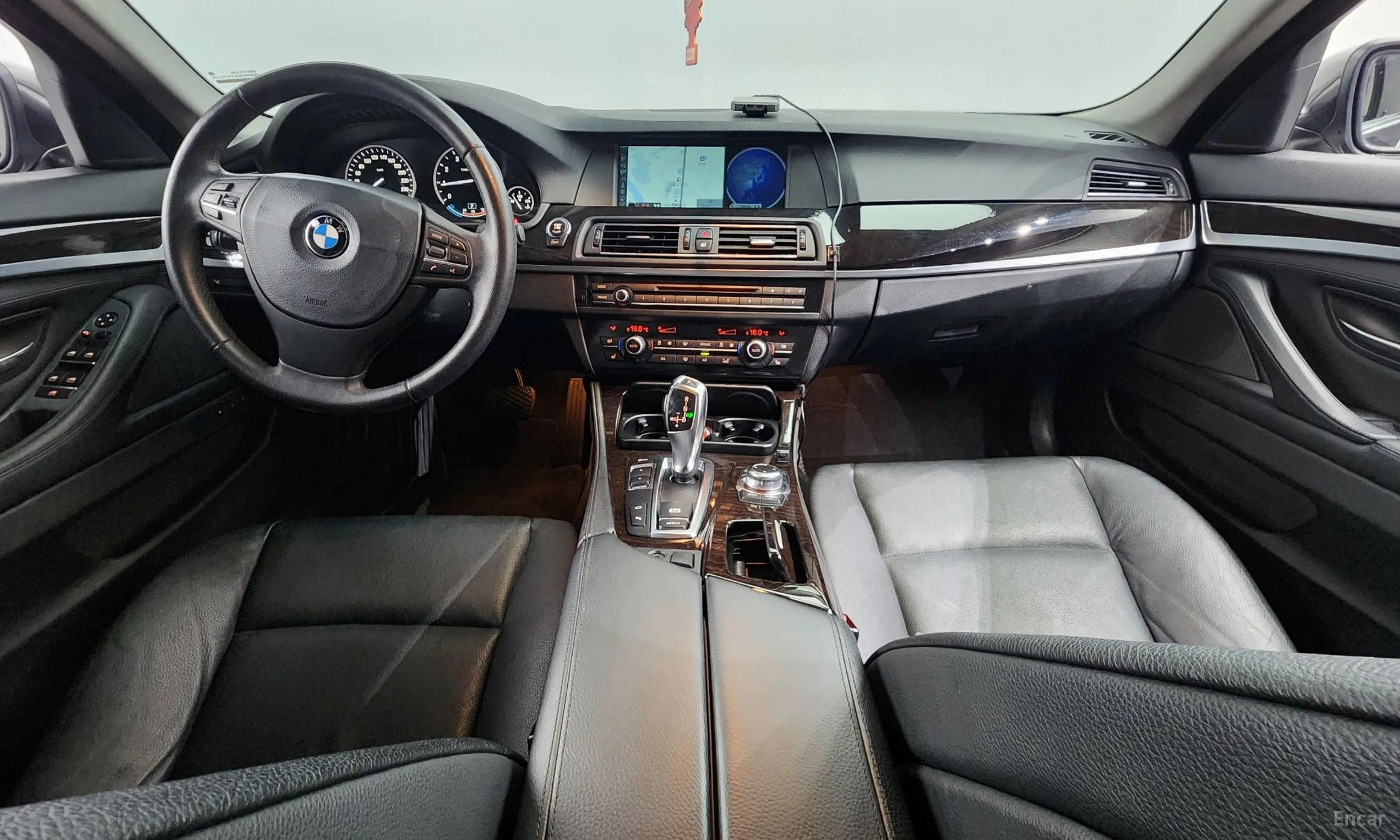 BMW 5 Series (F10) превью 4