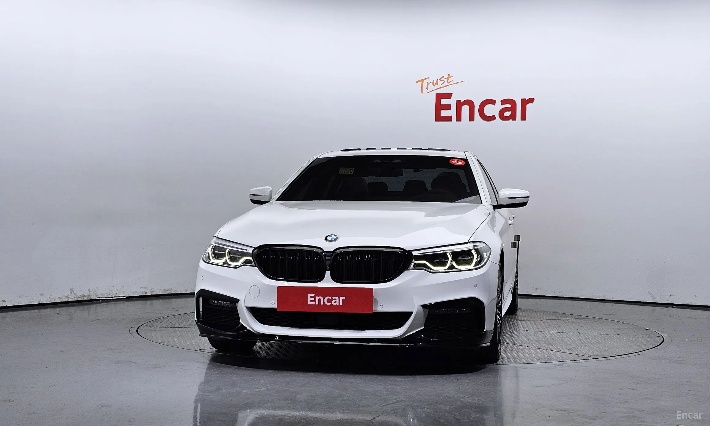 BMW 5 Series (G30) превью 2