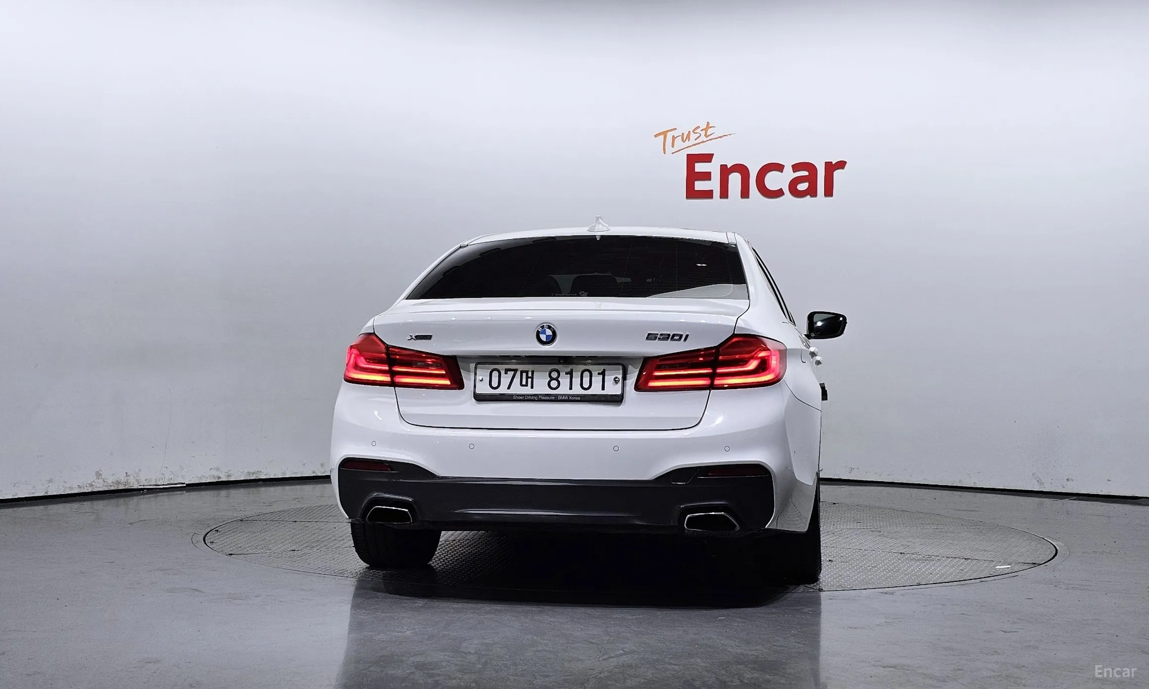 BMW 5 Series (G30) превью 3