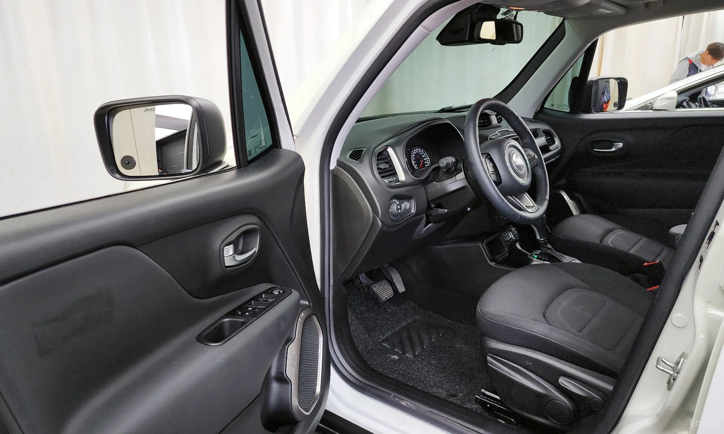 Jeep Renegade превью 10