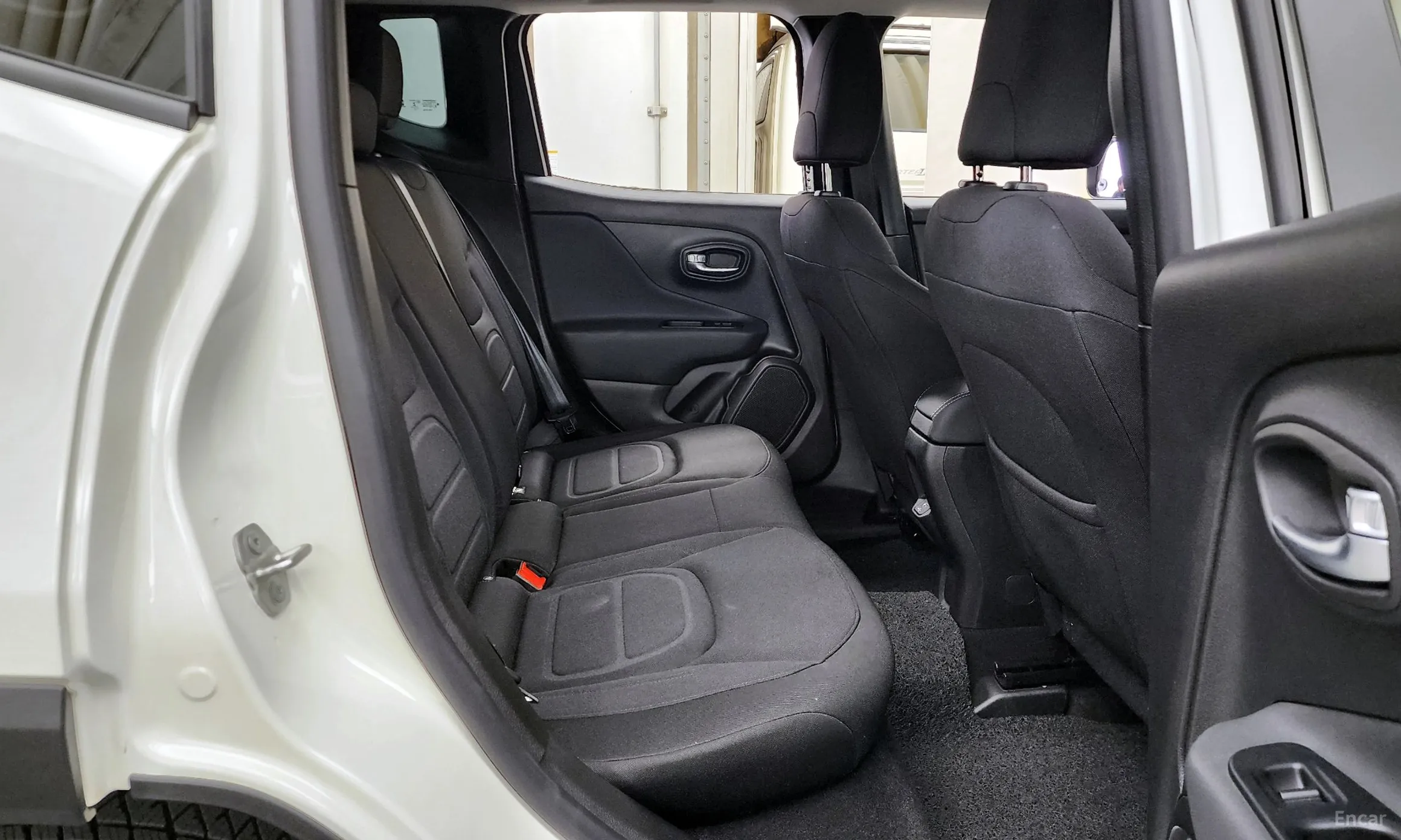 Jeep Renegade превью 12