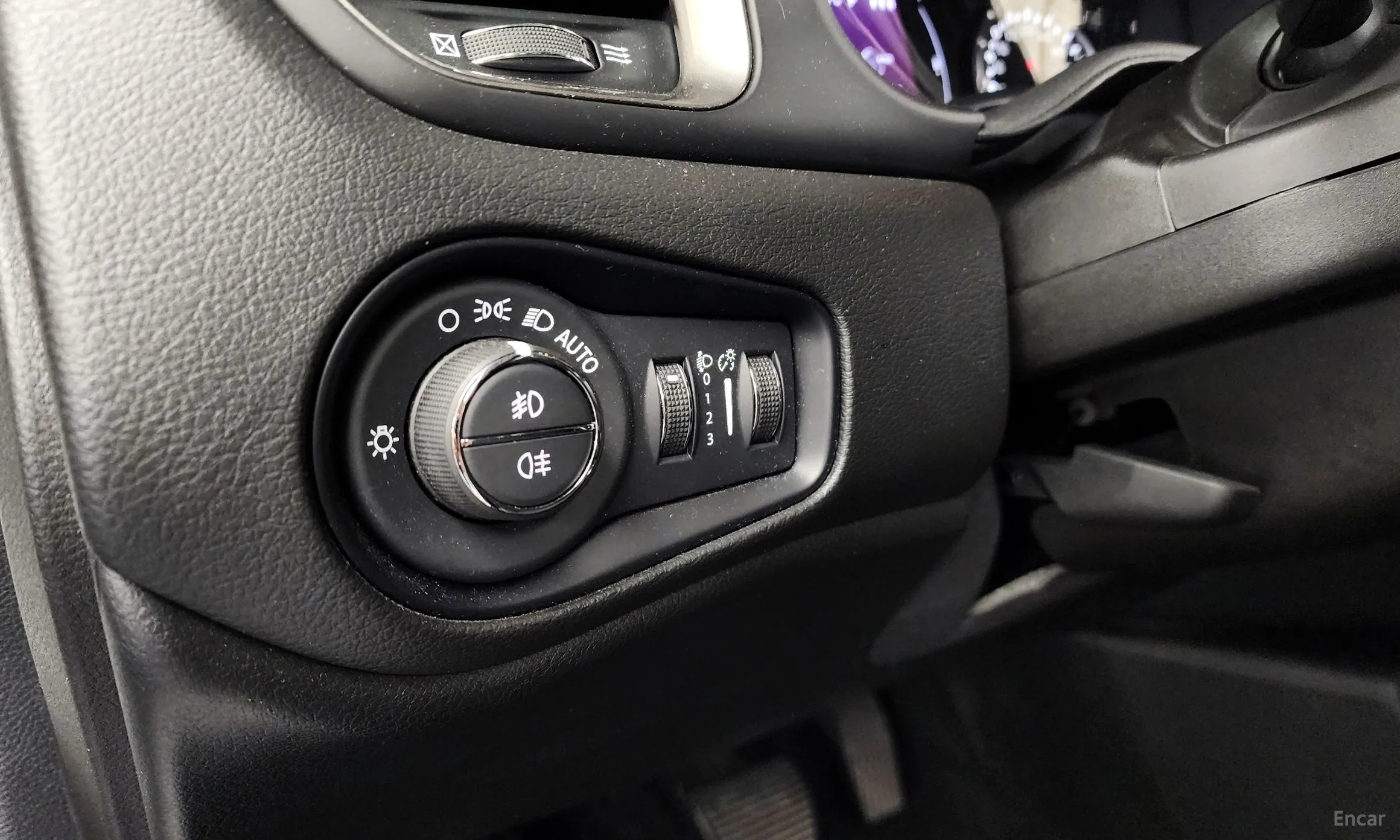 Jeep Renegade превью 16
