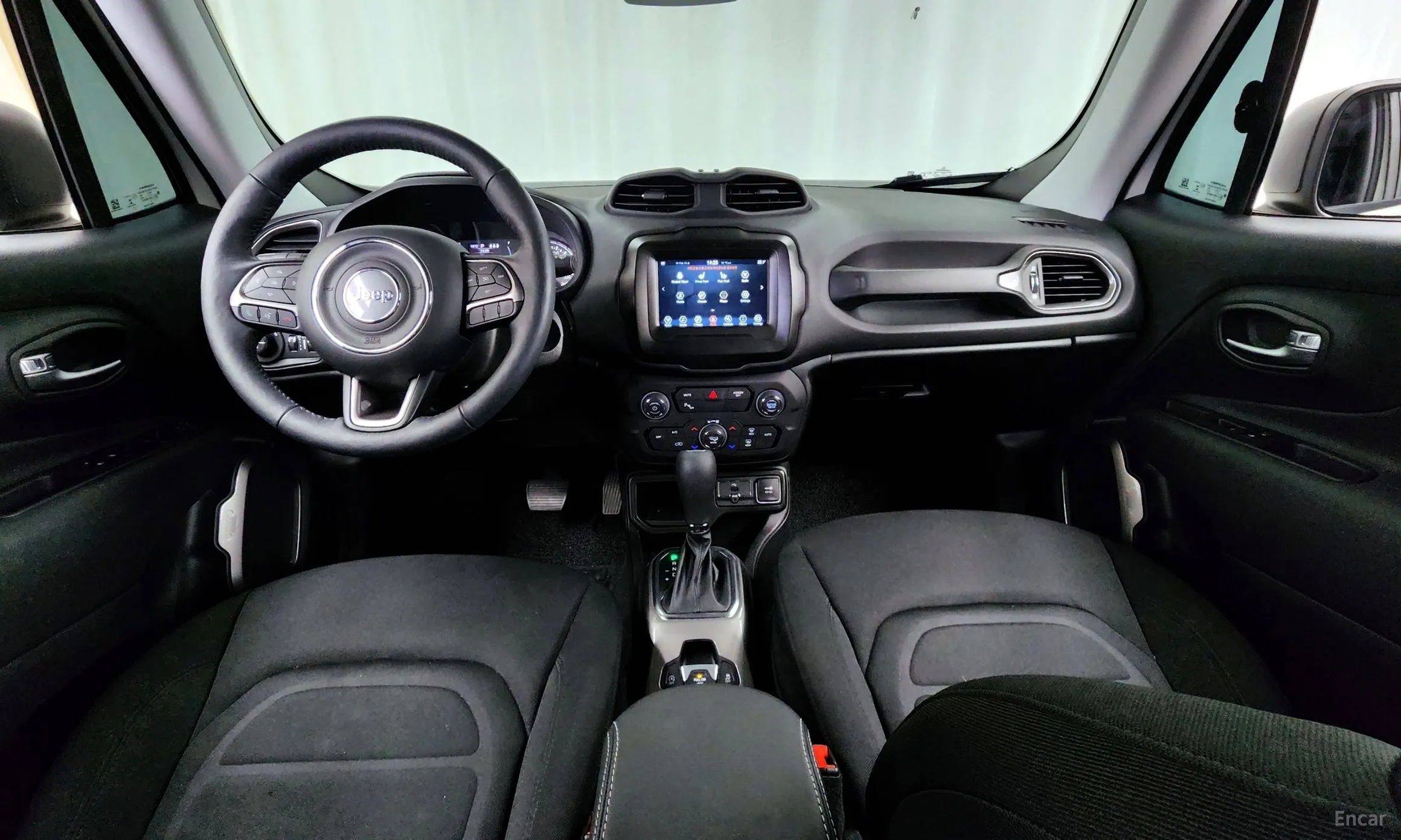 Jeep Renegade превью 7