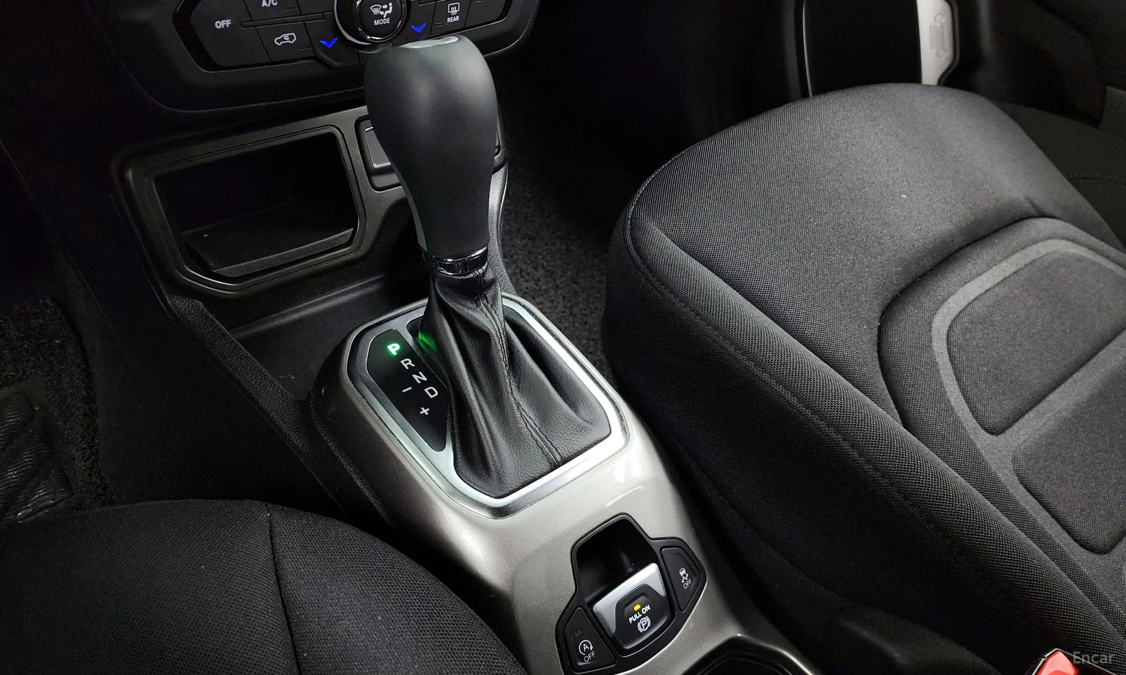 Jeep Renegade превью 9