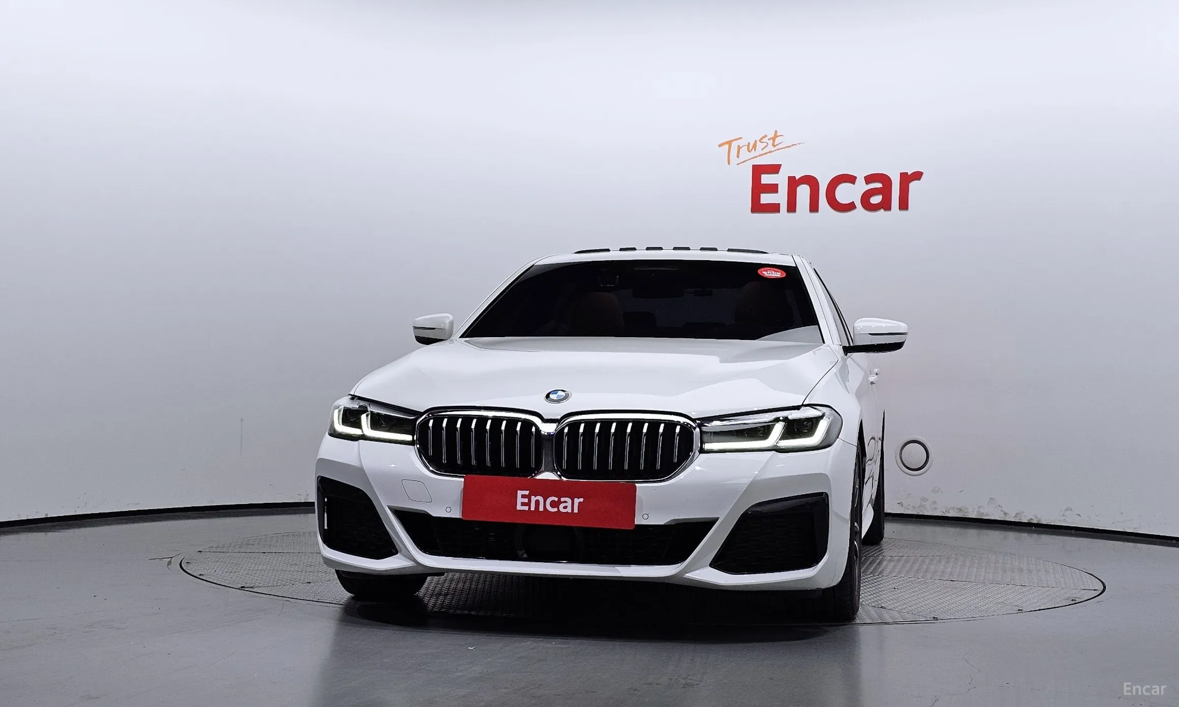 BMW 5 Series (G30) превью 2