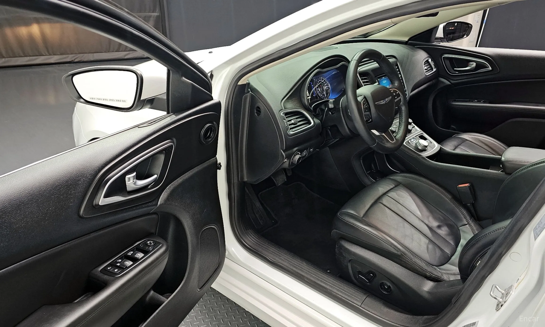 Chrysler 200 Second generation превью 11
