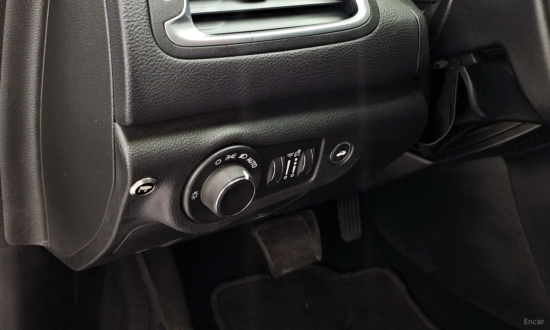 Chrysler 200 Second generation превью 17