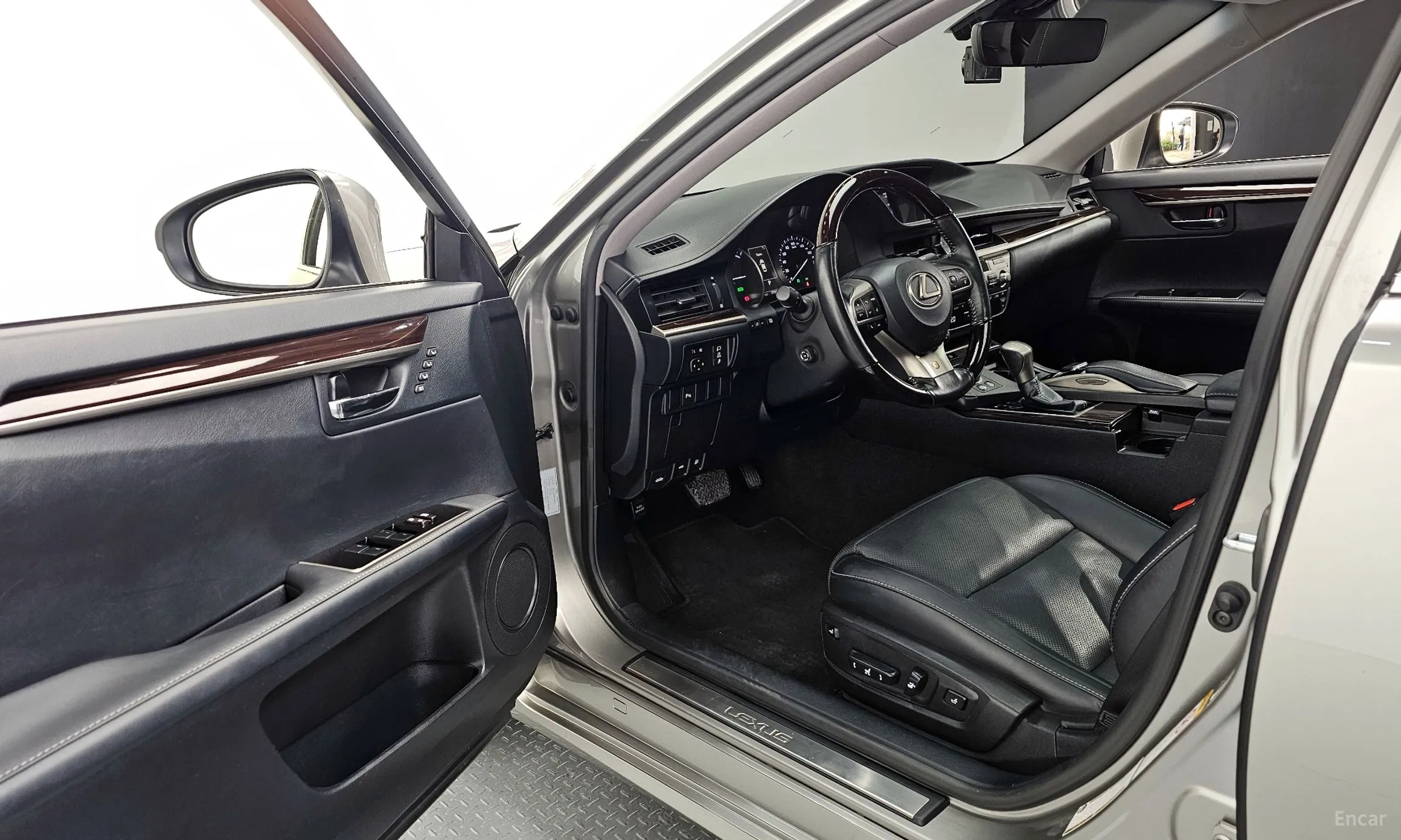 Lexus New ES300h превью 11