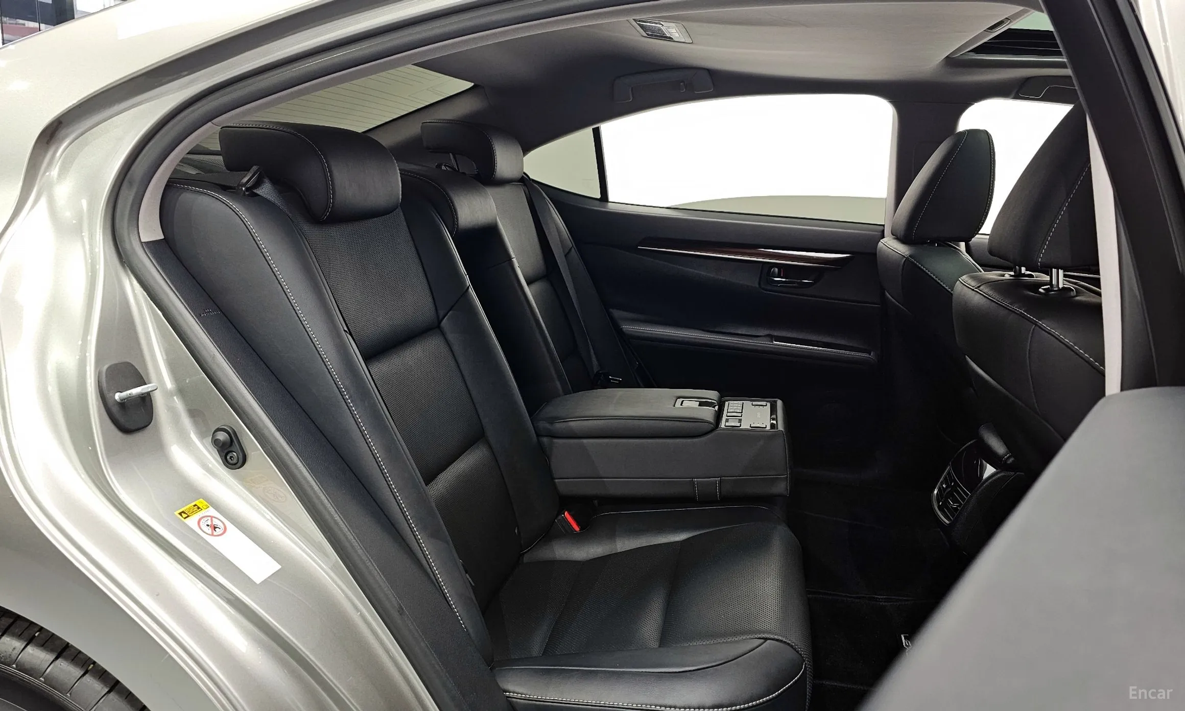 Lexus New ES300h превью 12