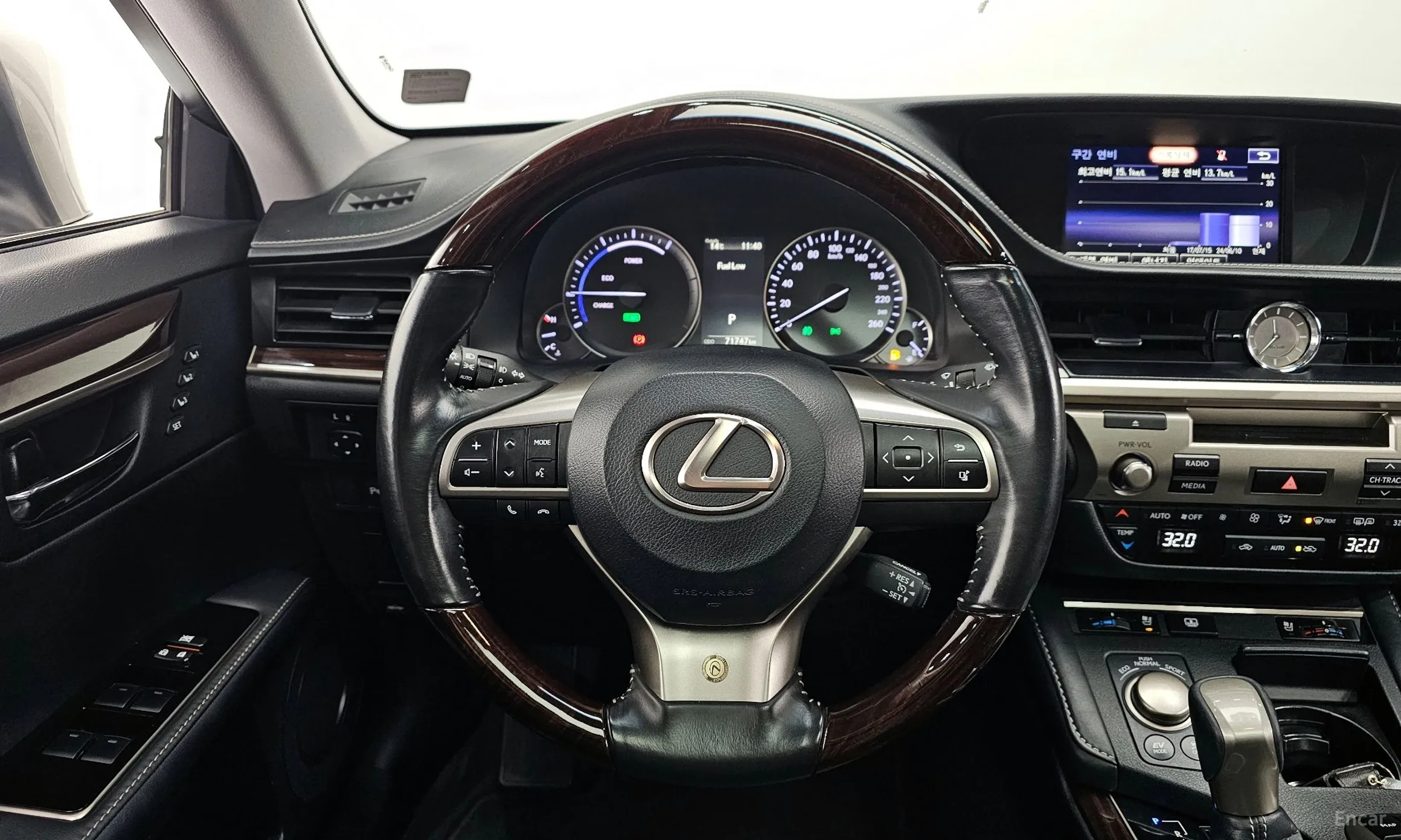Lexus New ES300h превью 13