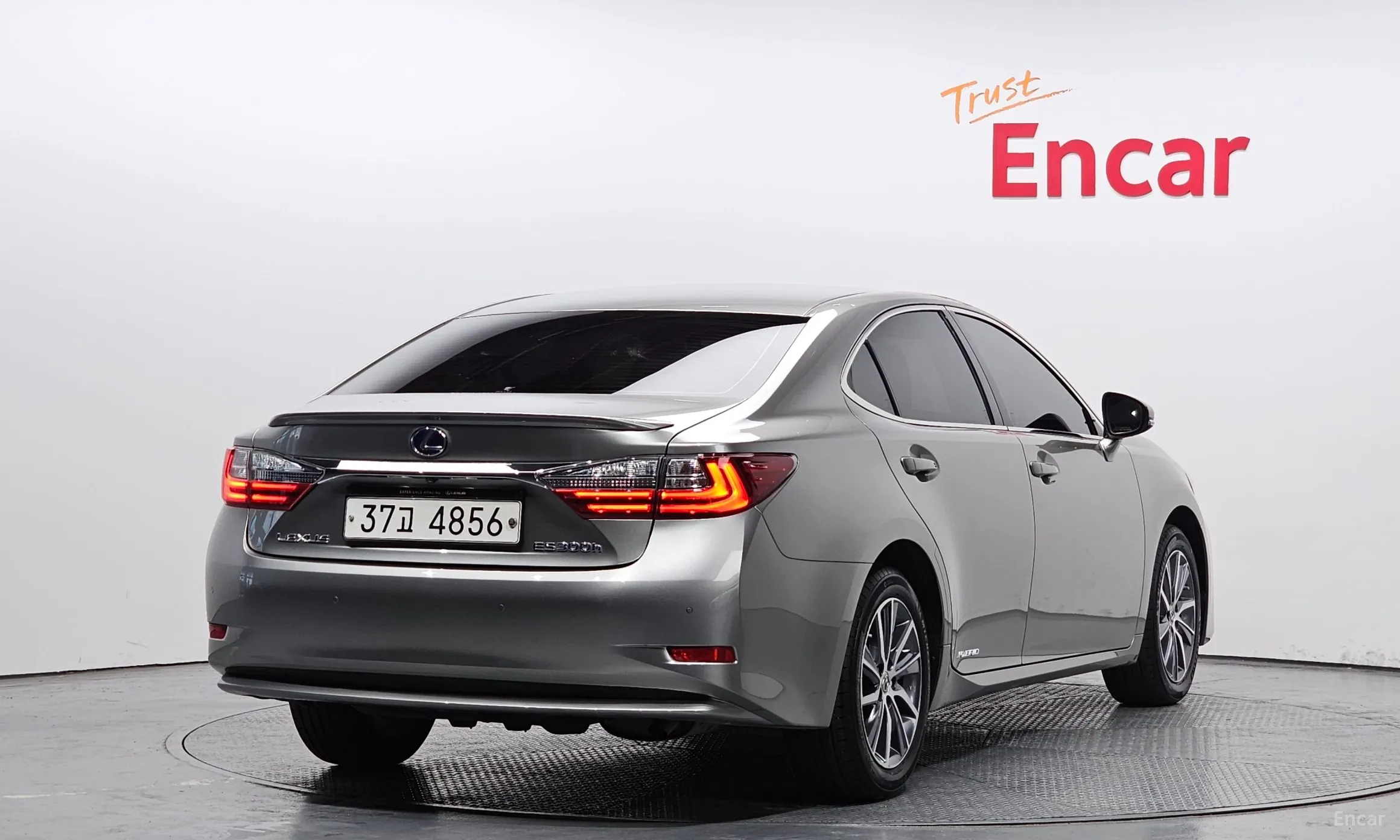 Lexus New ES300h