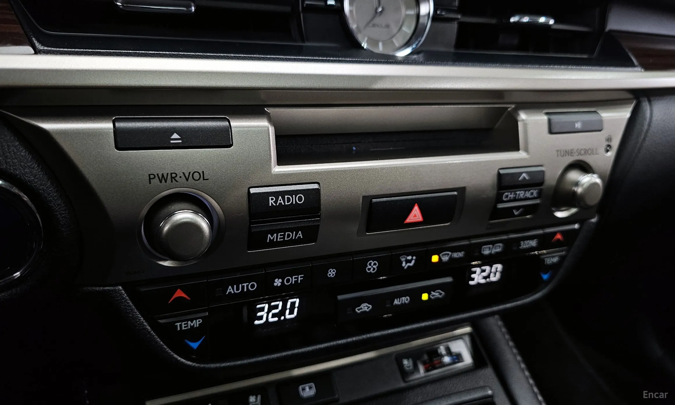 Lexus New ES300h превью 18