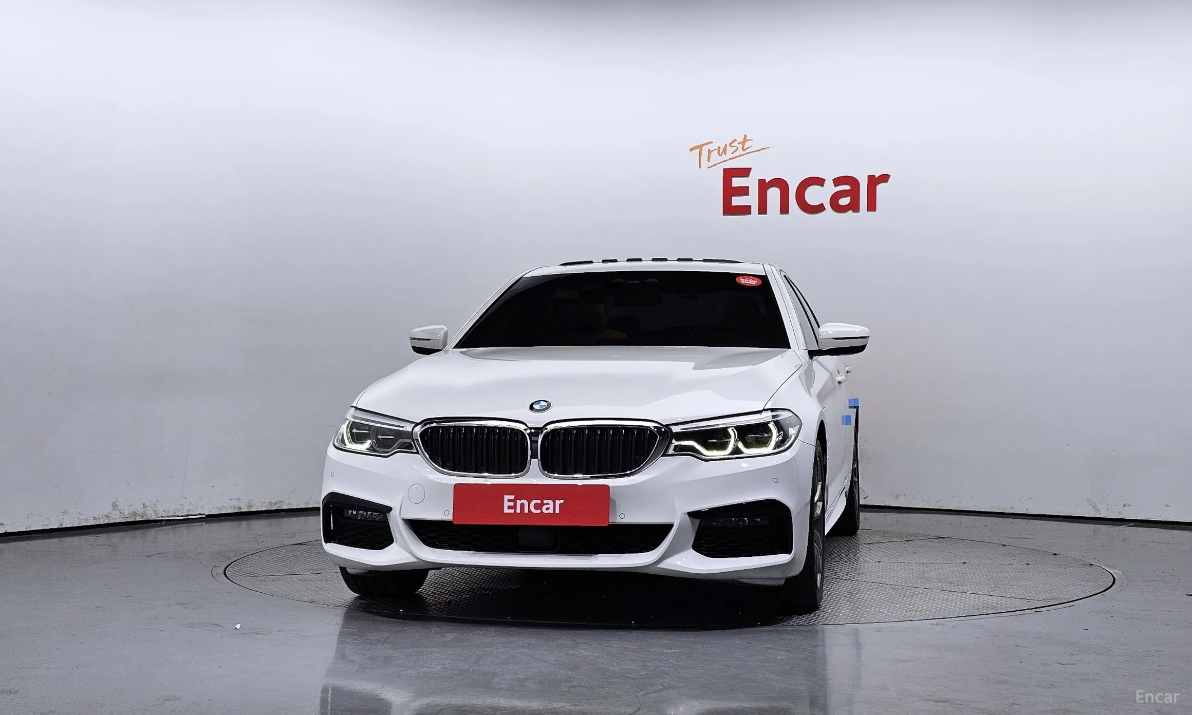 BMW 5 Series (G30) превью 2