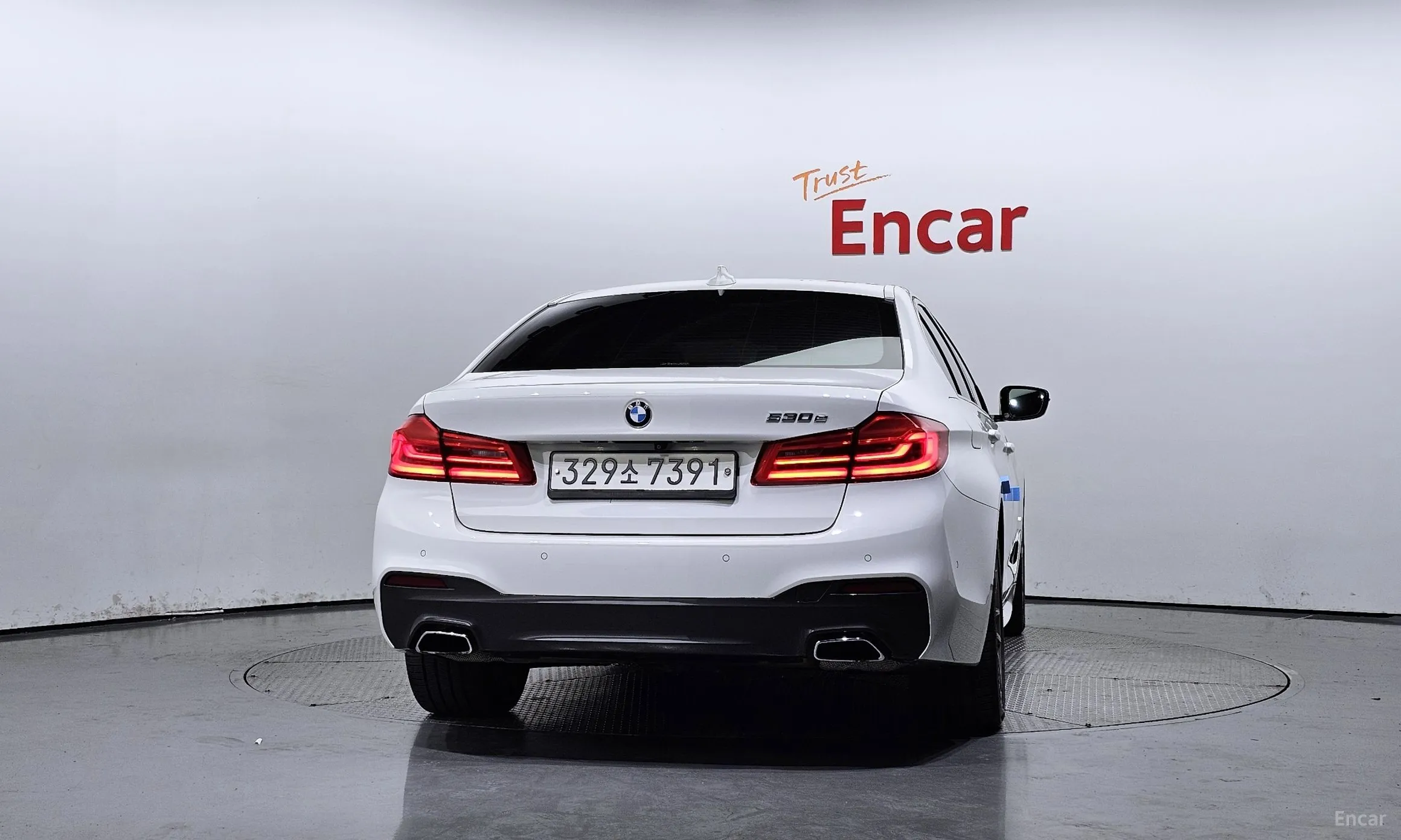 BMW 5 Series (G30) превью 3