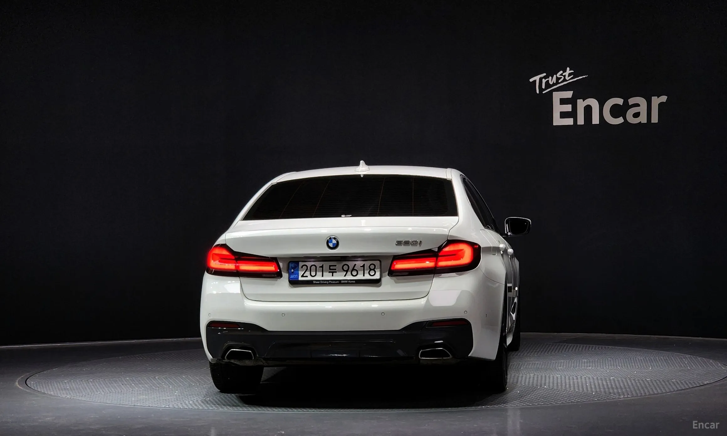 BMW 5 Series (G30) превью 3
