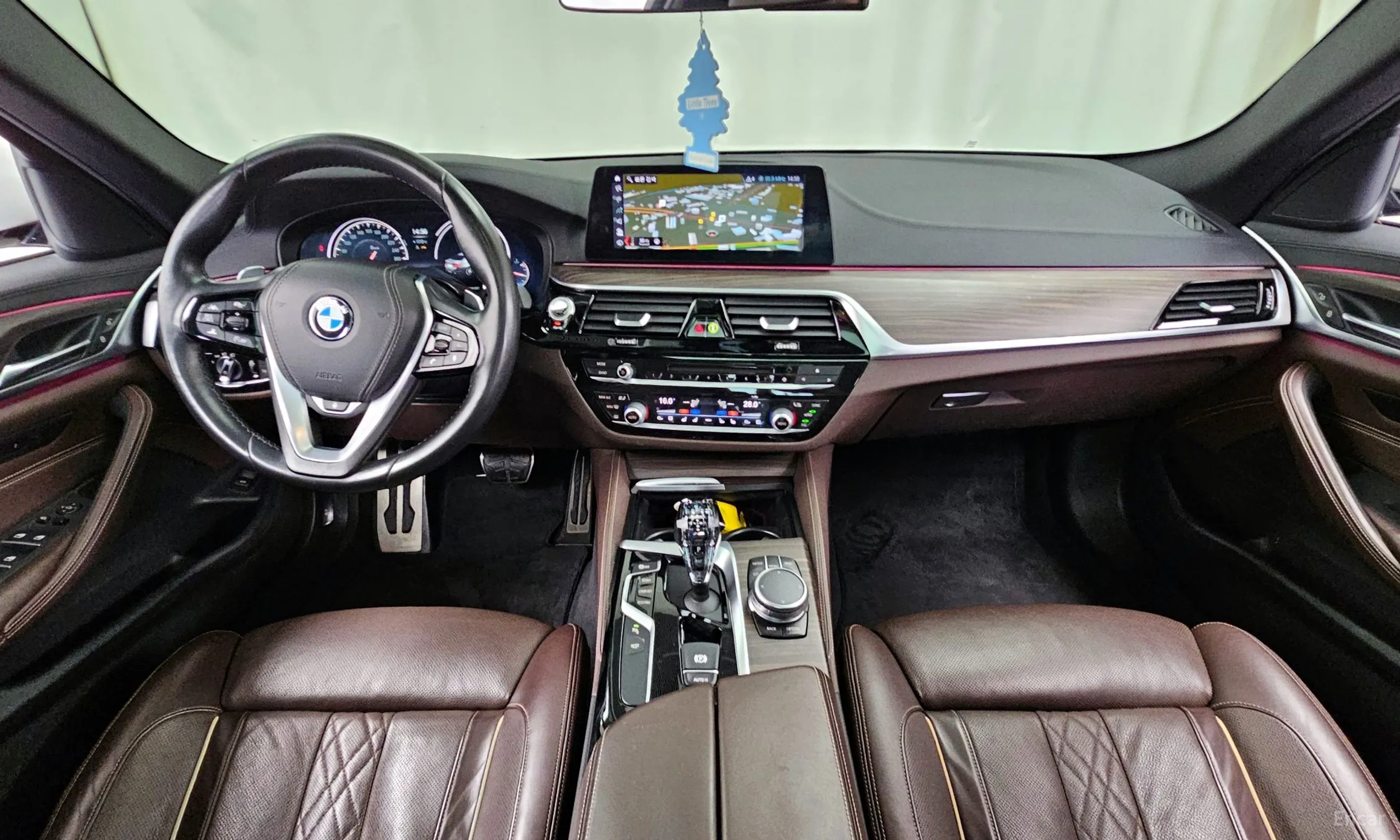 BMW 5 Series (G30) превью 4