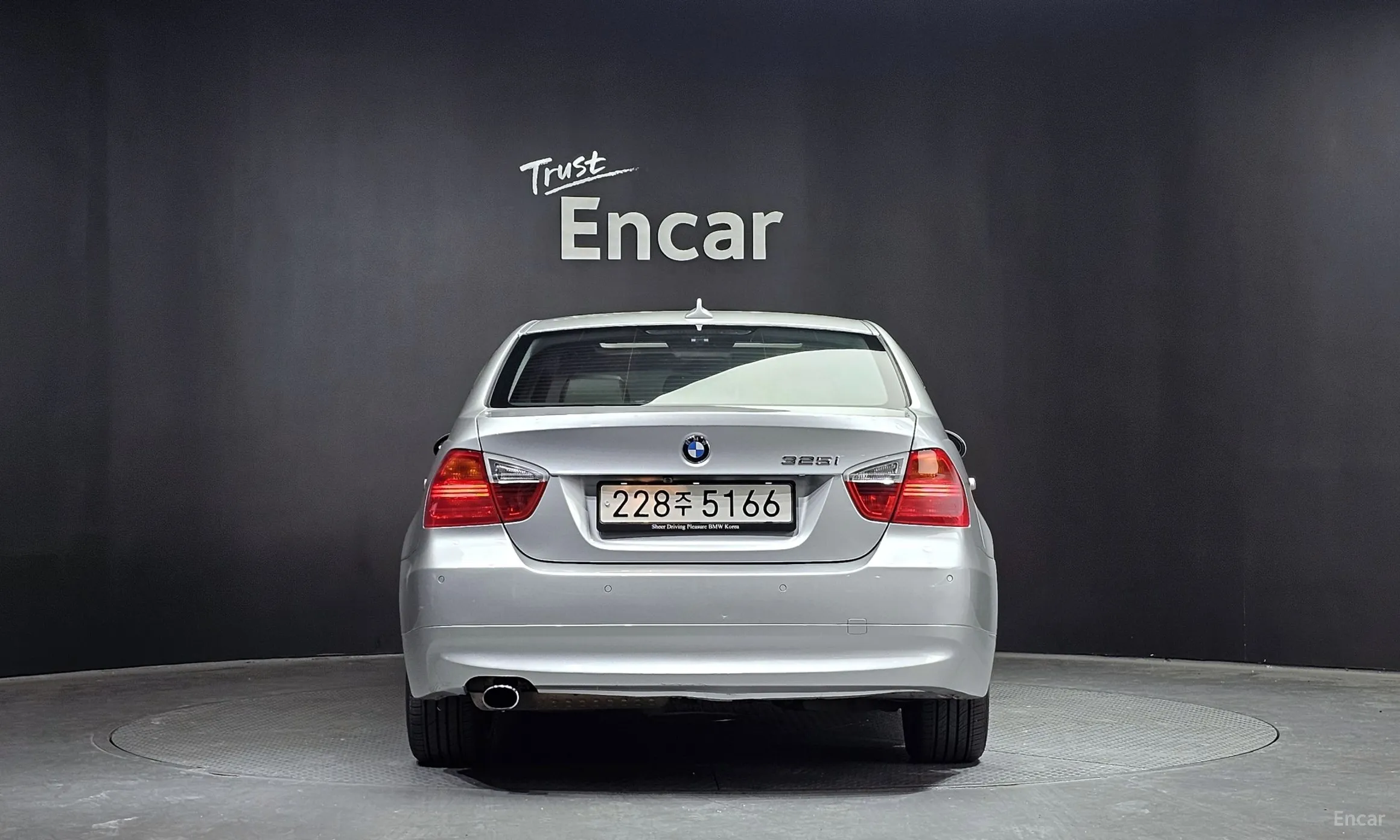 BMW 3 Series (E90) превью 3