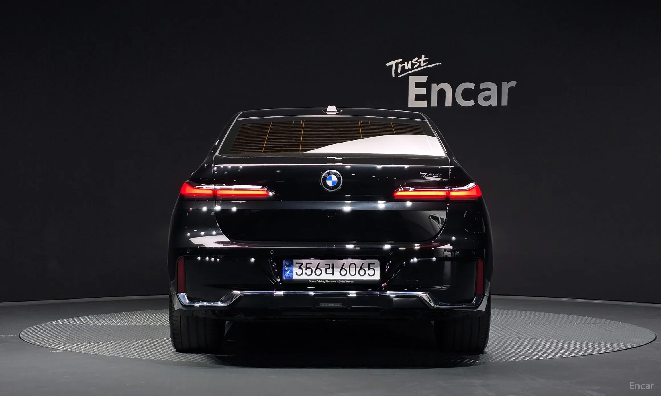 BMW 7 Series (G70) превью 3