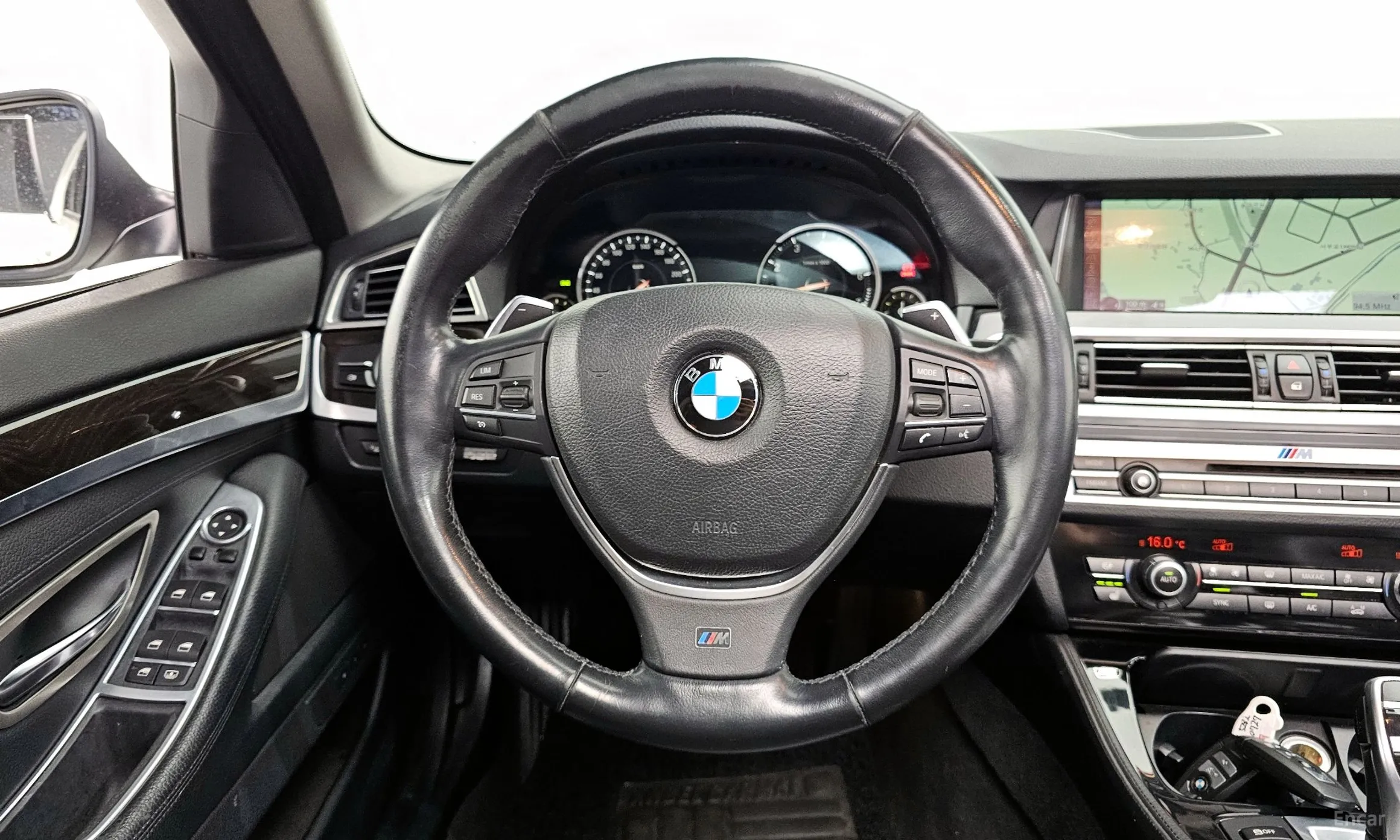 BMW 5 Series (F10) превью 13