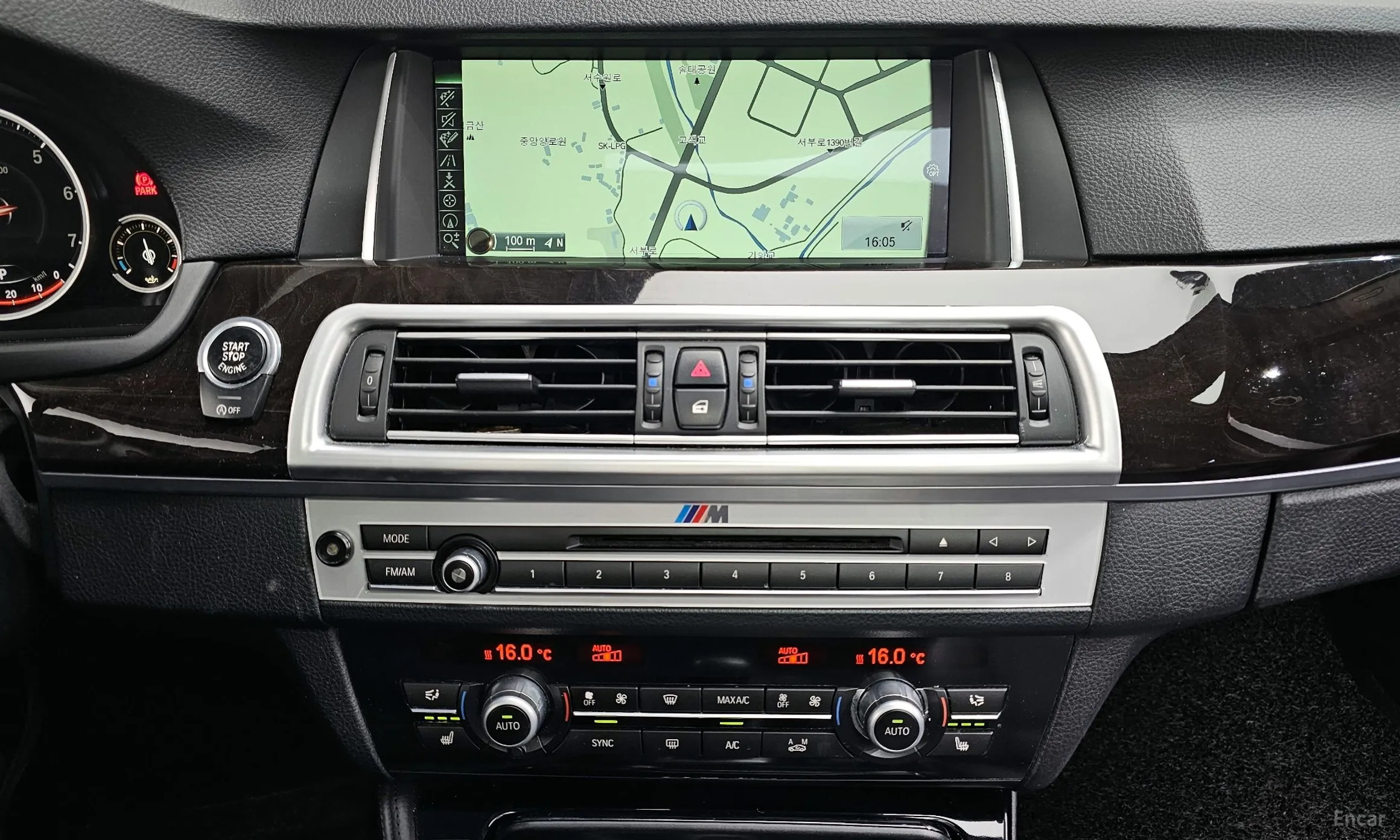 BMW 5 Series (F10) превью 14