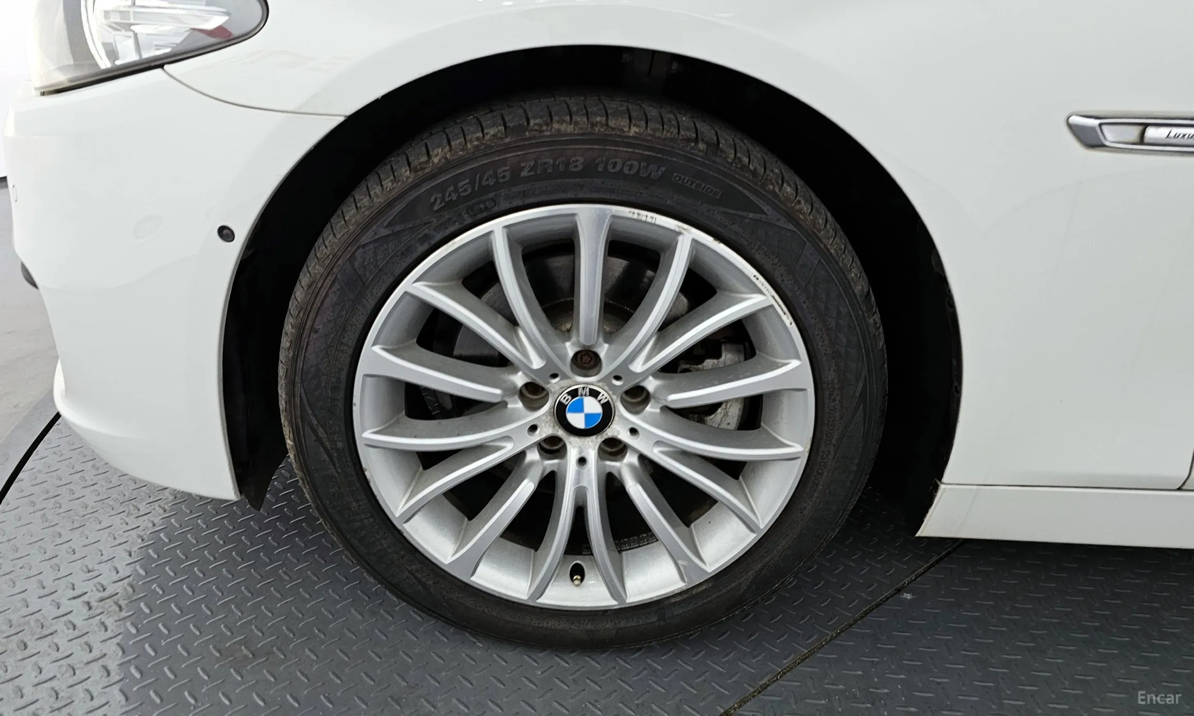 BMW 5 Series (F10) превью 5