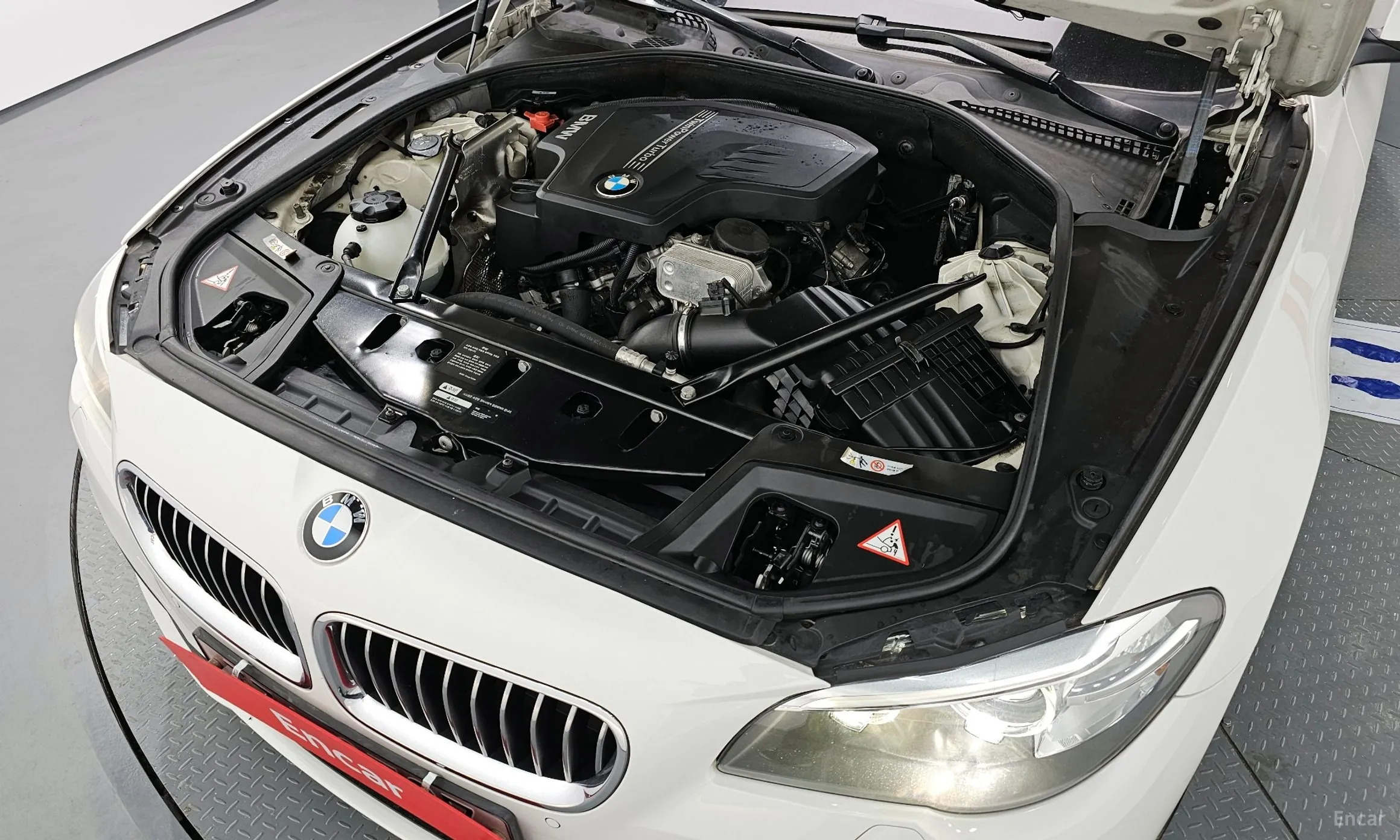 BMW 5 Series (F10) превью 6