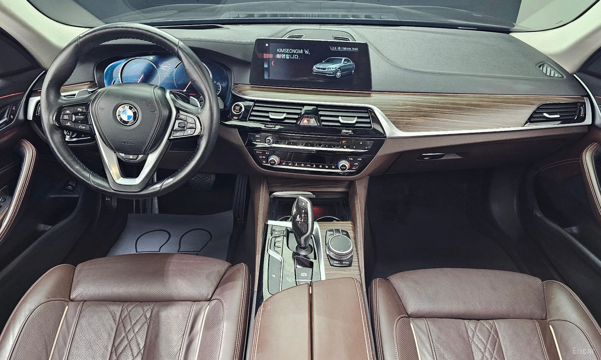 BMW 5 Series (G30) превью 4