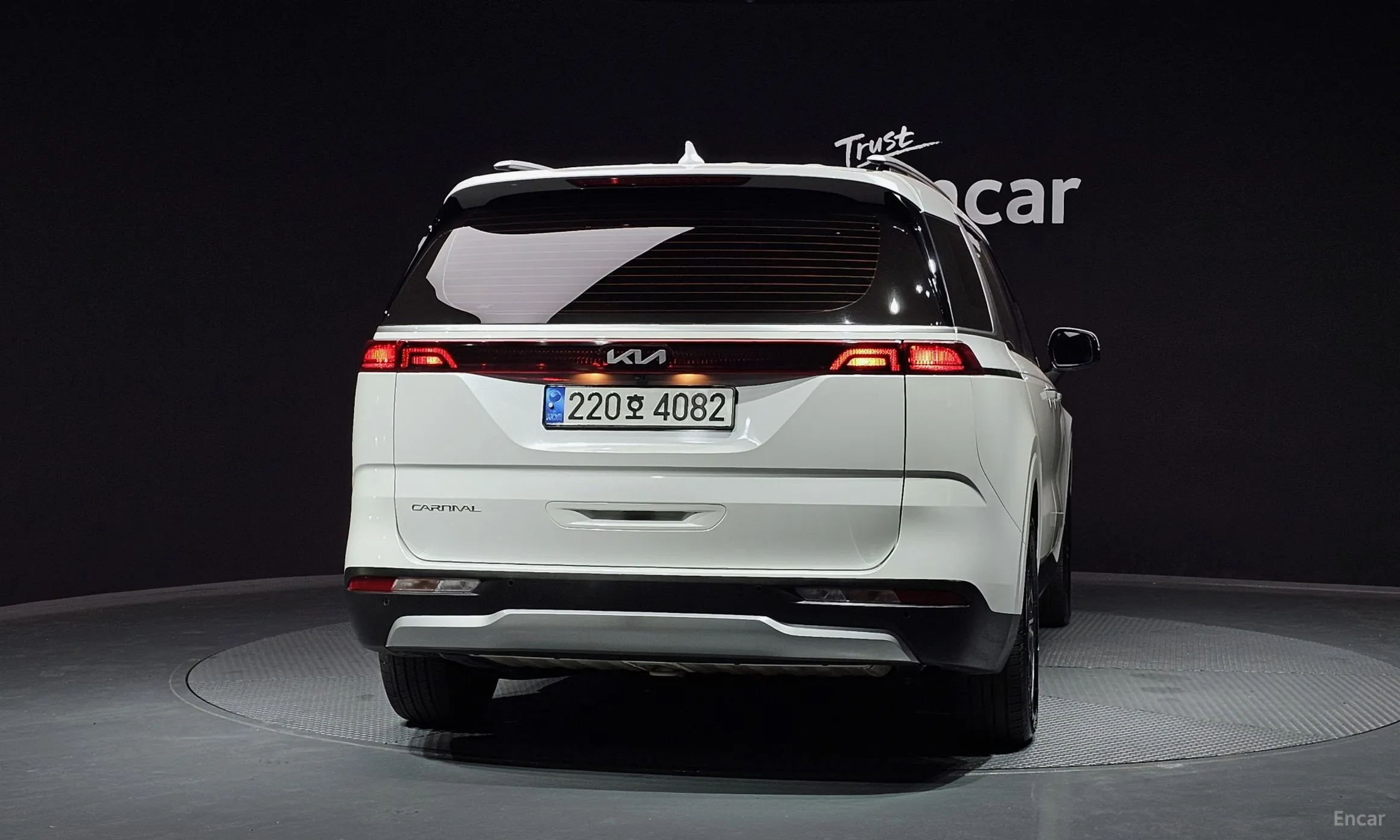 Kia Carnival Gen 4 превью 3