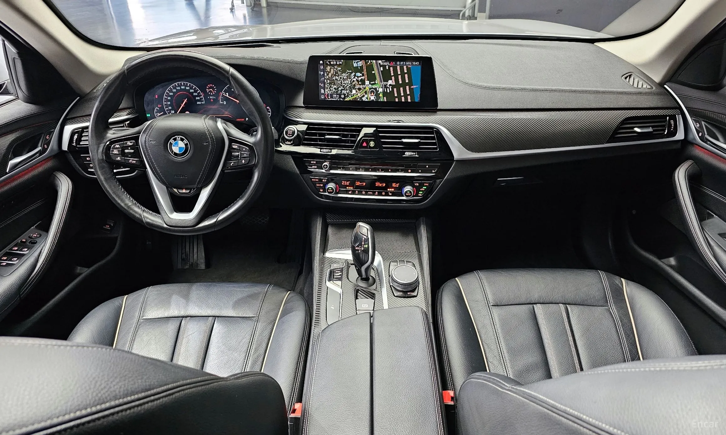 BMW 5 Series (G30) превью 4
