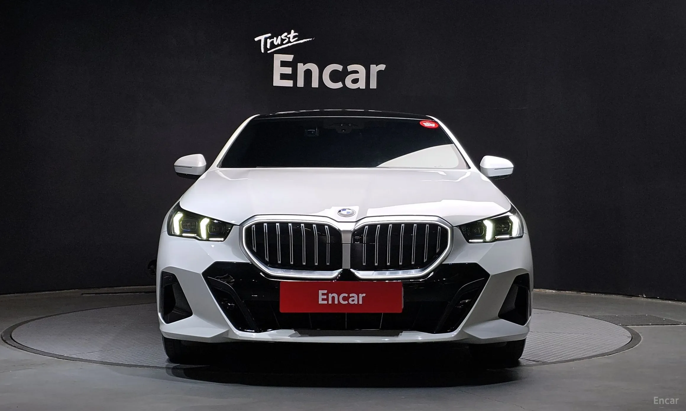 BMW 5 Series (G60) превью 2