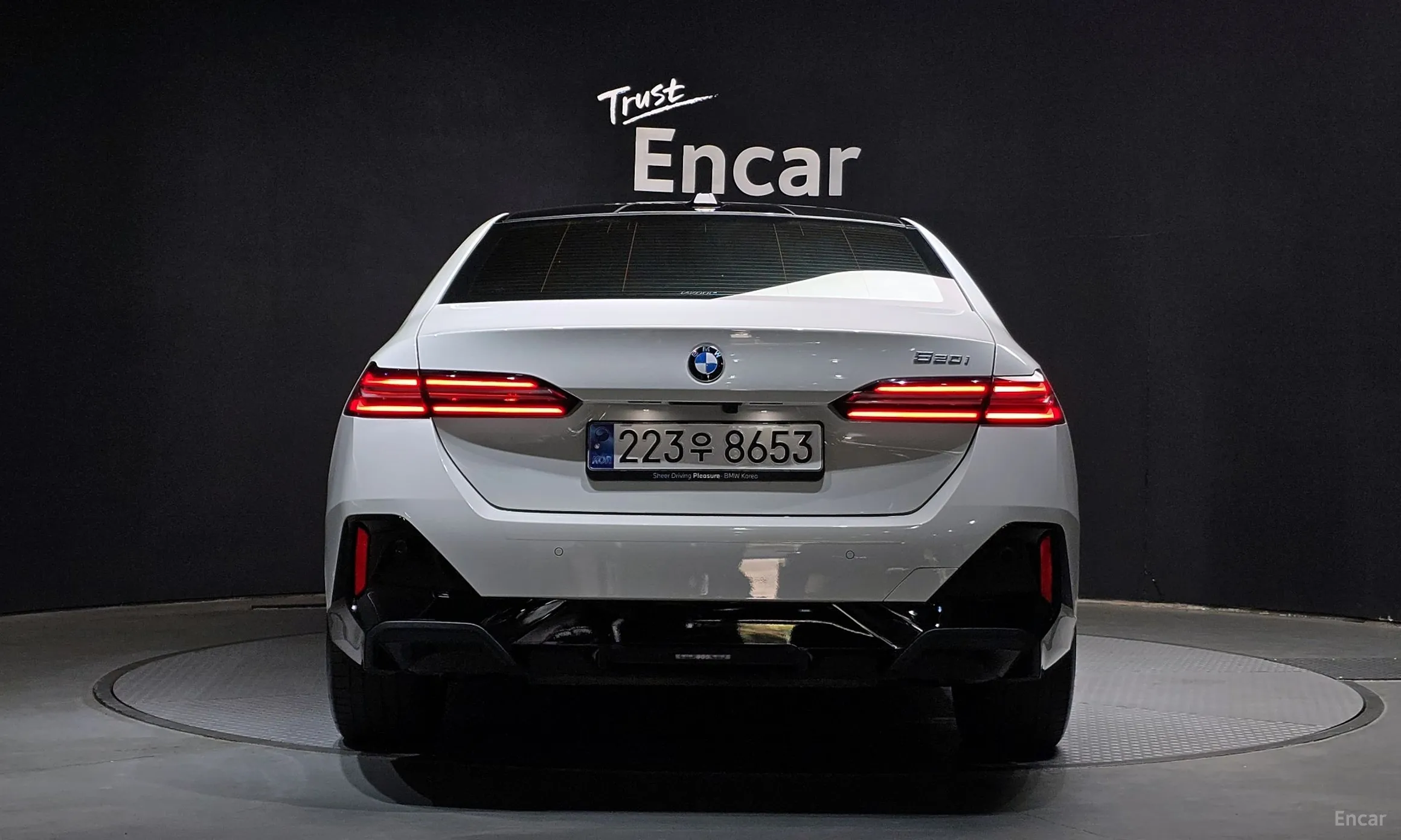 BMW 5 Series (G60) превью 3