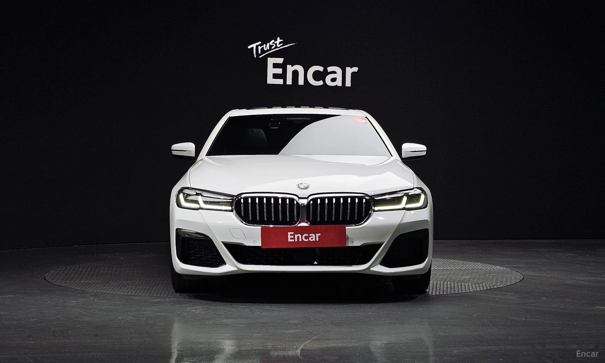 BMW 5 Series (G30) превью 2