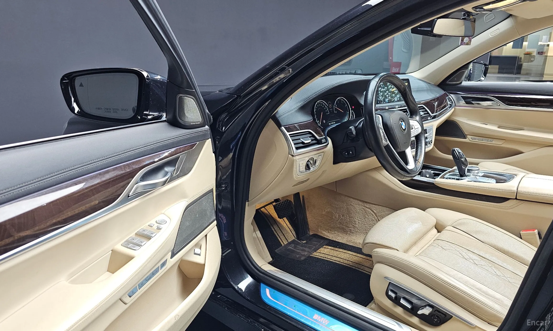 BMW 7 Series (G11) превью 12