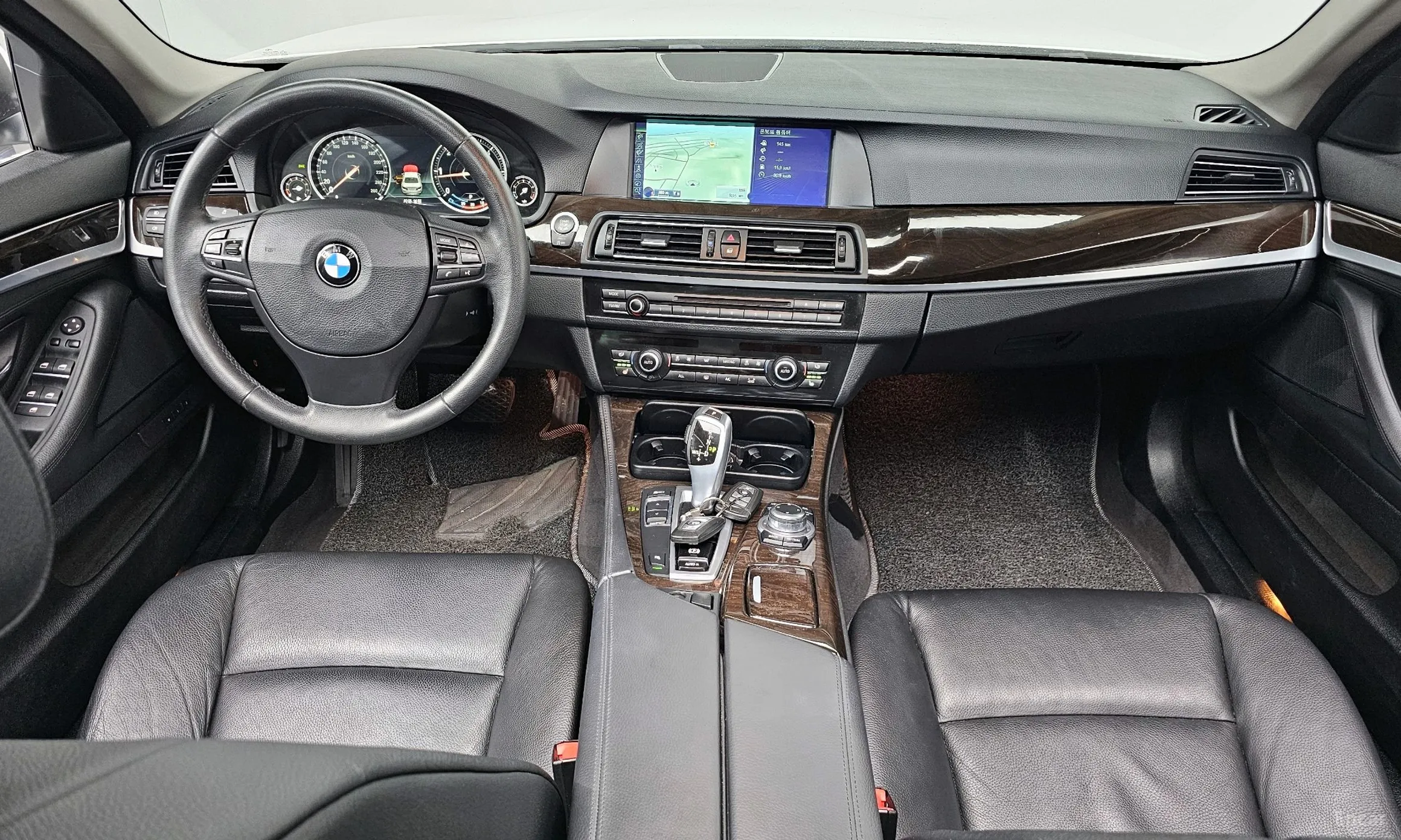 BMW 5 Series (F10) превью 4