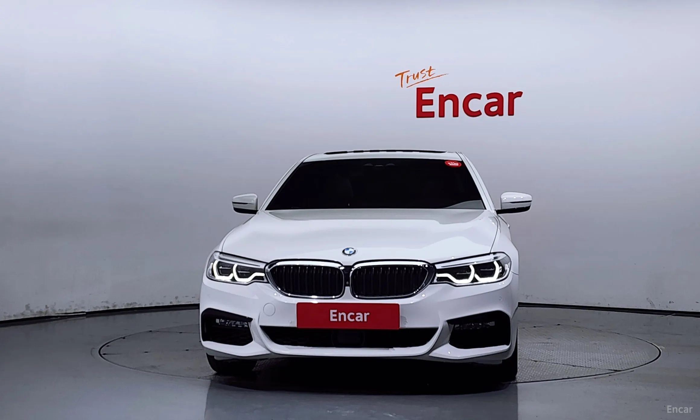 BMW 5 Series (G30) превью 2