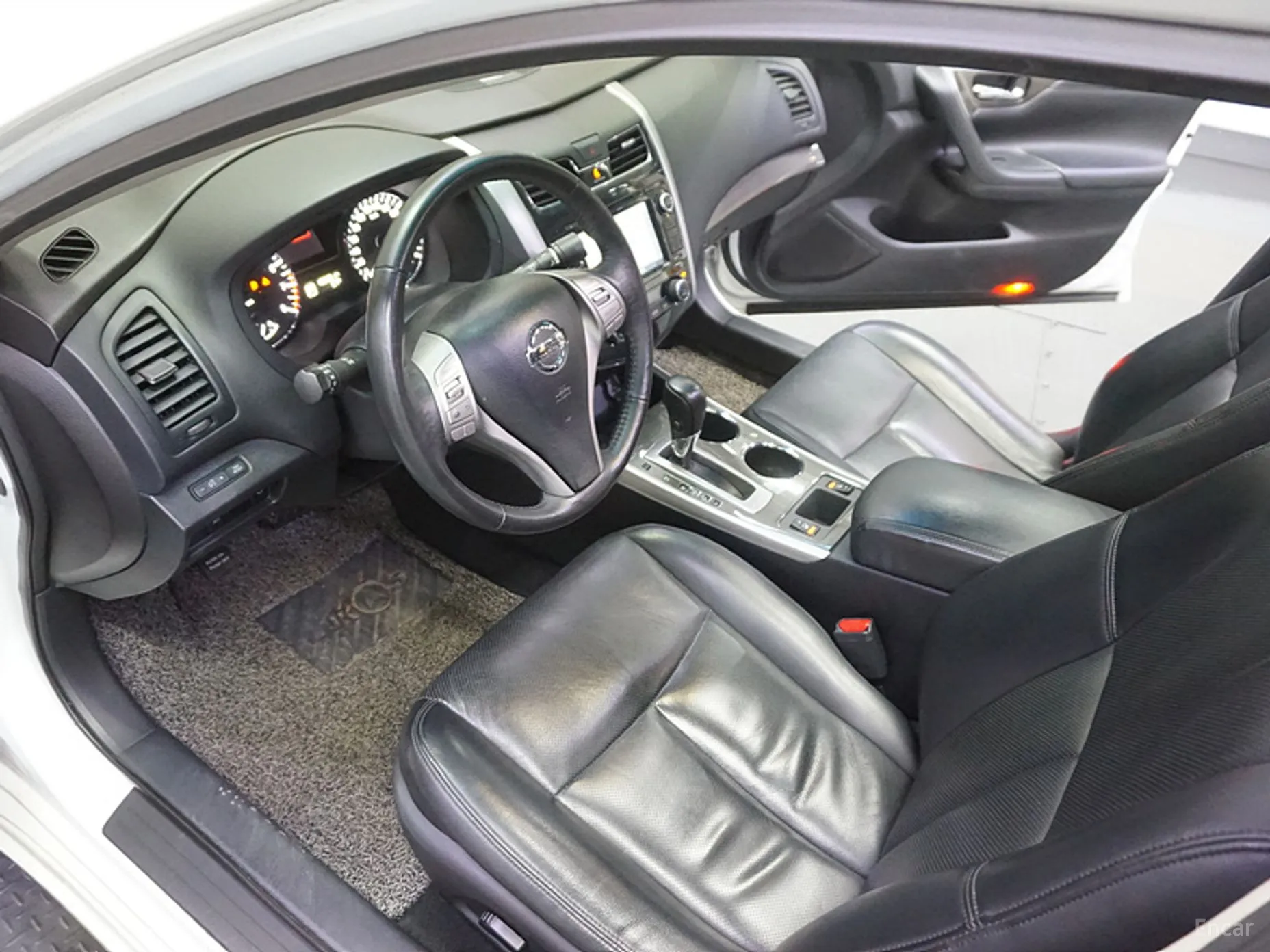 Nissan Altima превью 10