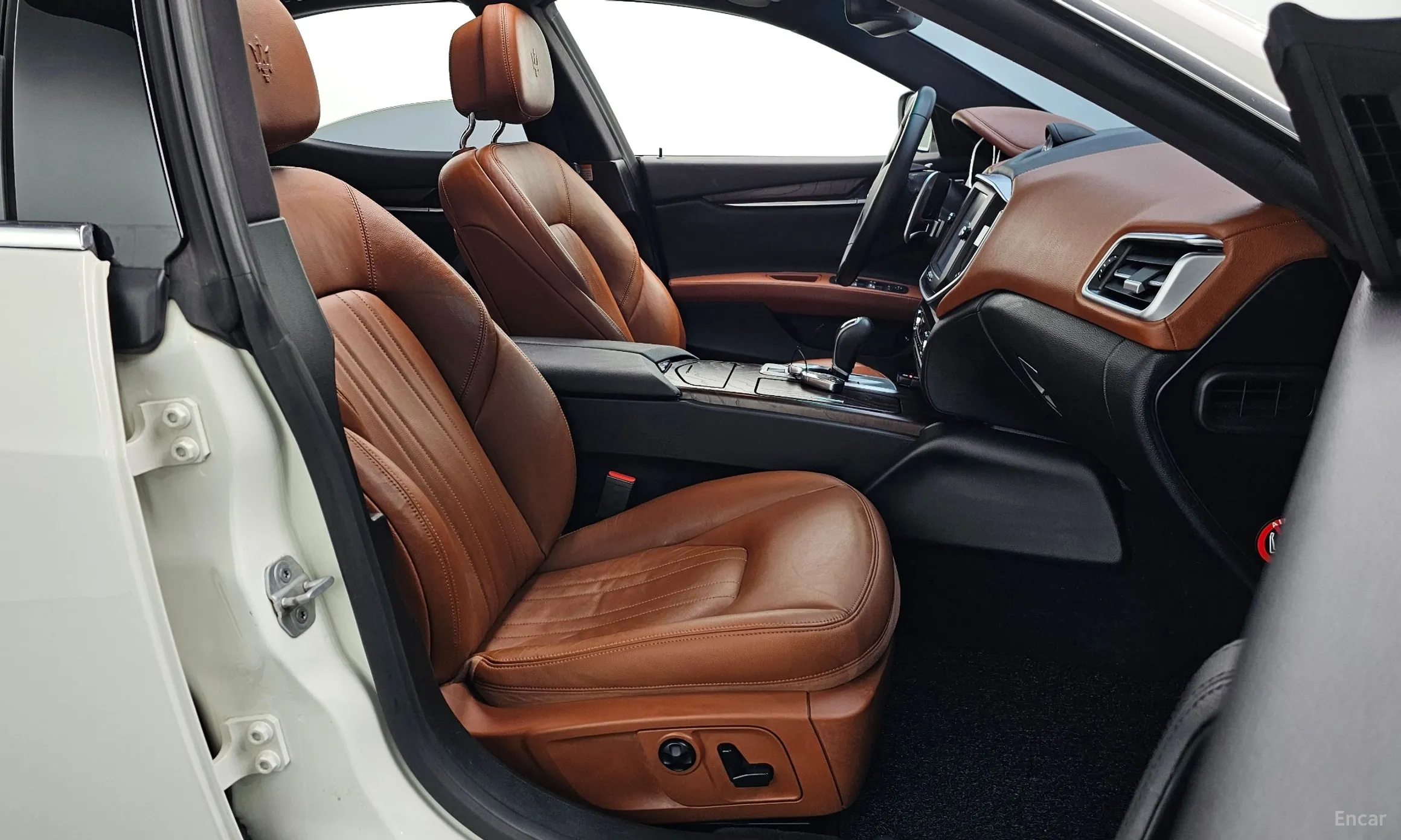 Maserati Ghibli превью 10