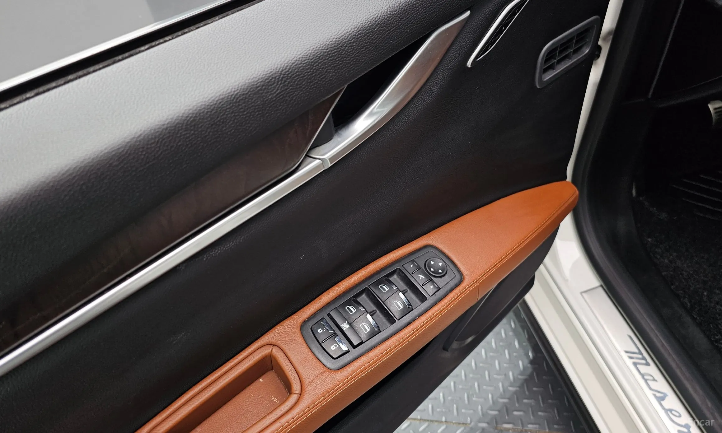 Maserati Ghibli превью 20