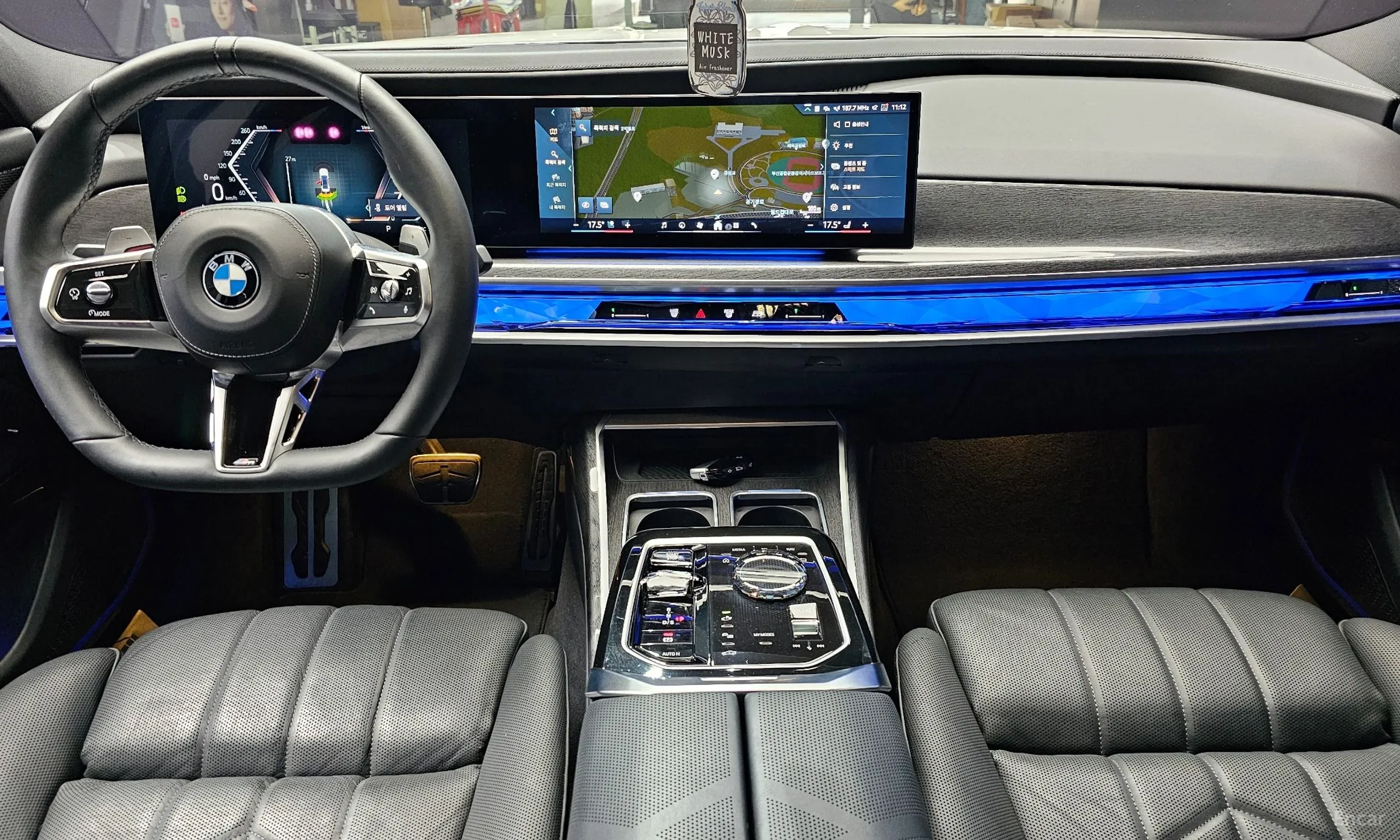 BMW 7 Series (G70) превью 4