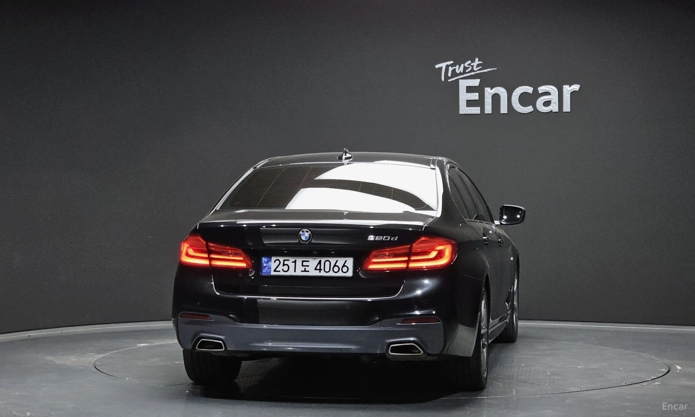 BMW 5 Series (G30) превью 3