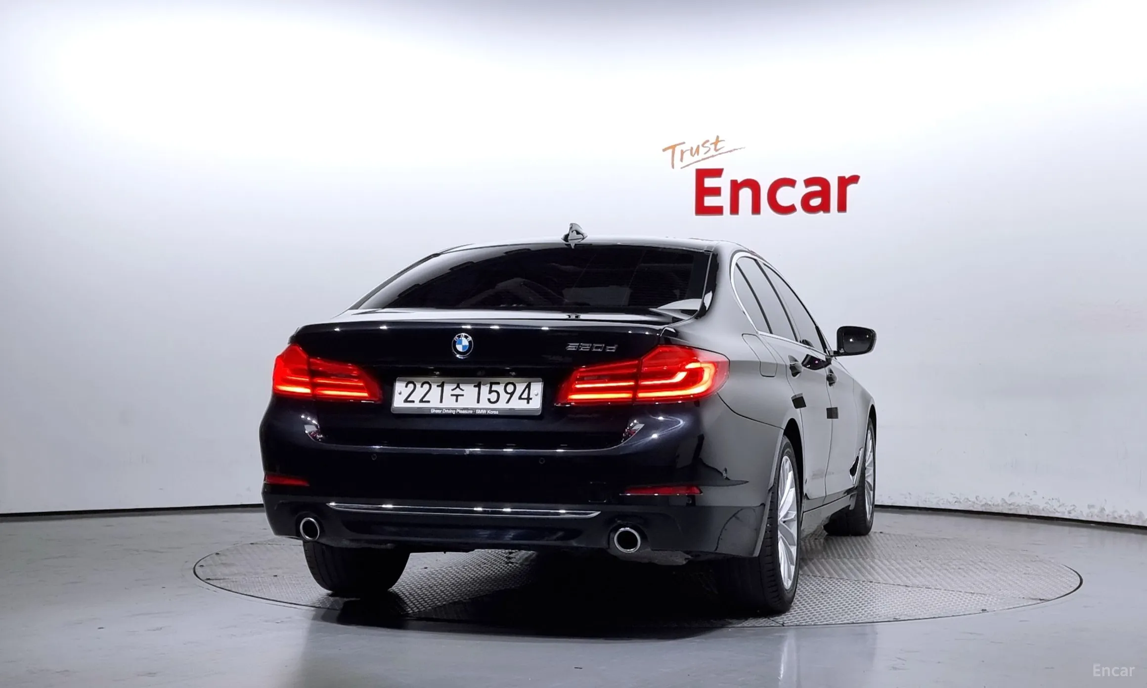 BMW 5 Series (G30) превью 3