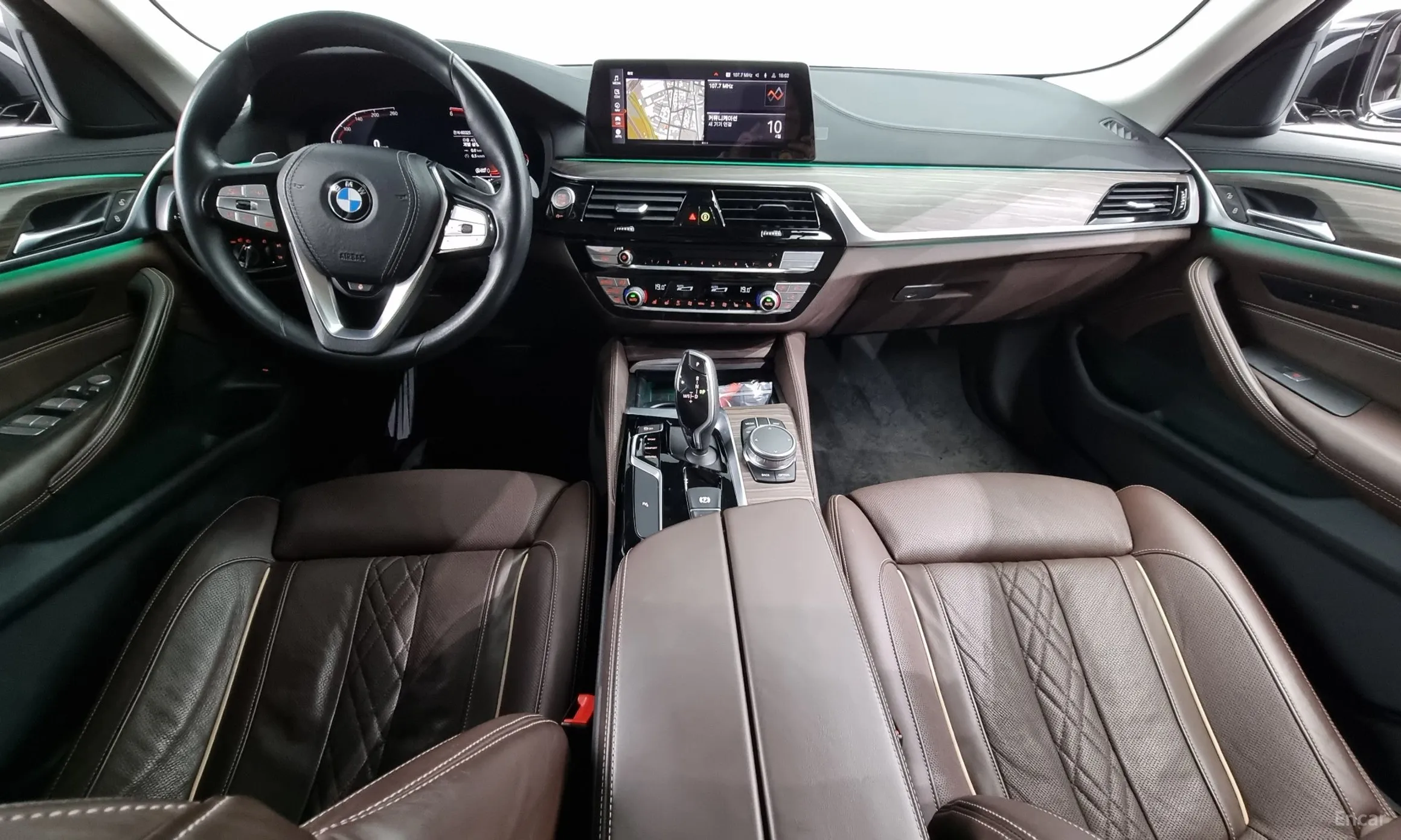 BMW 5 Series (G30) превью 4