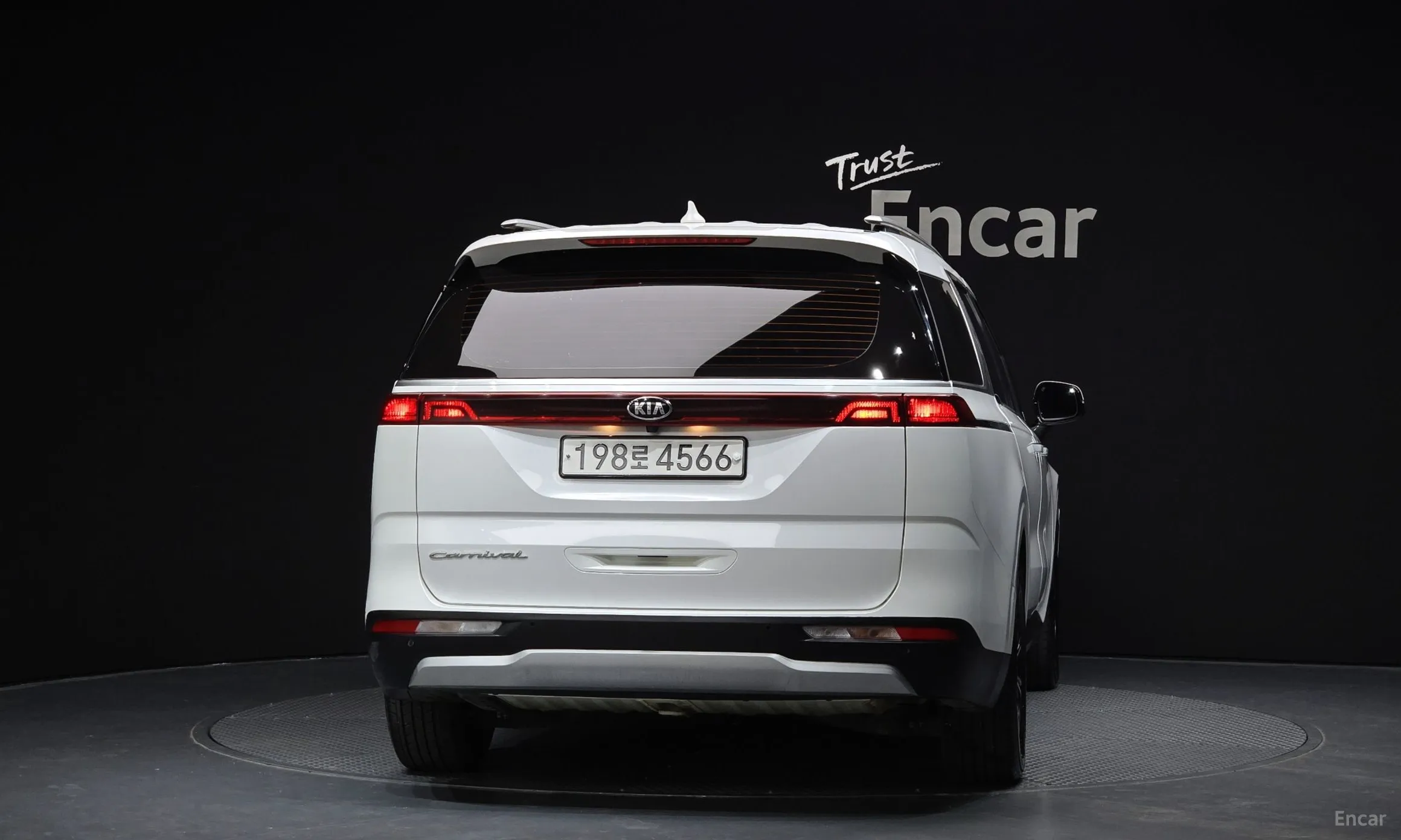 Kia Carnival Gen 4 превью 3