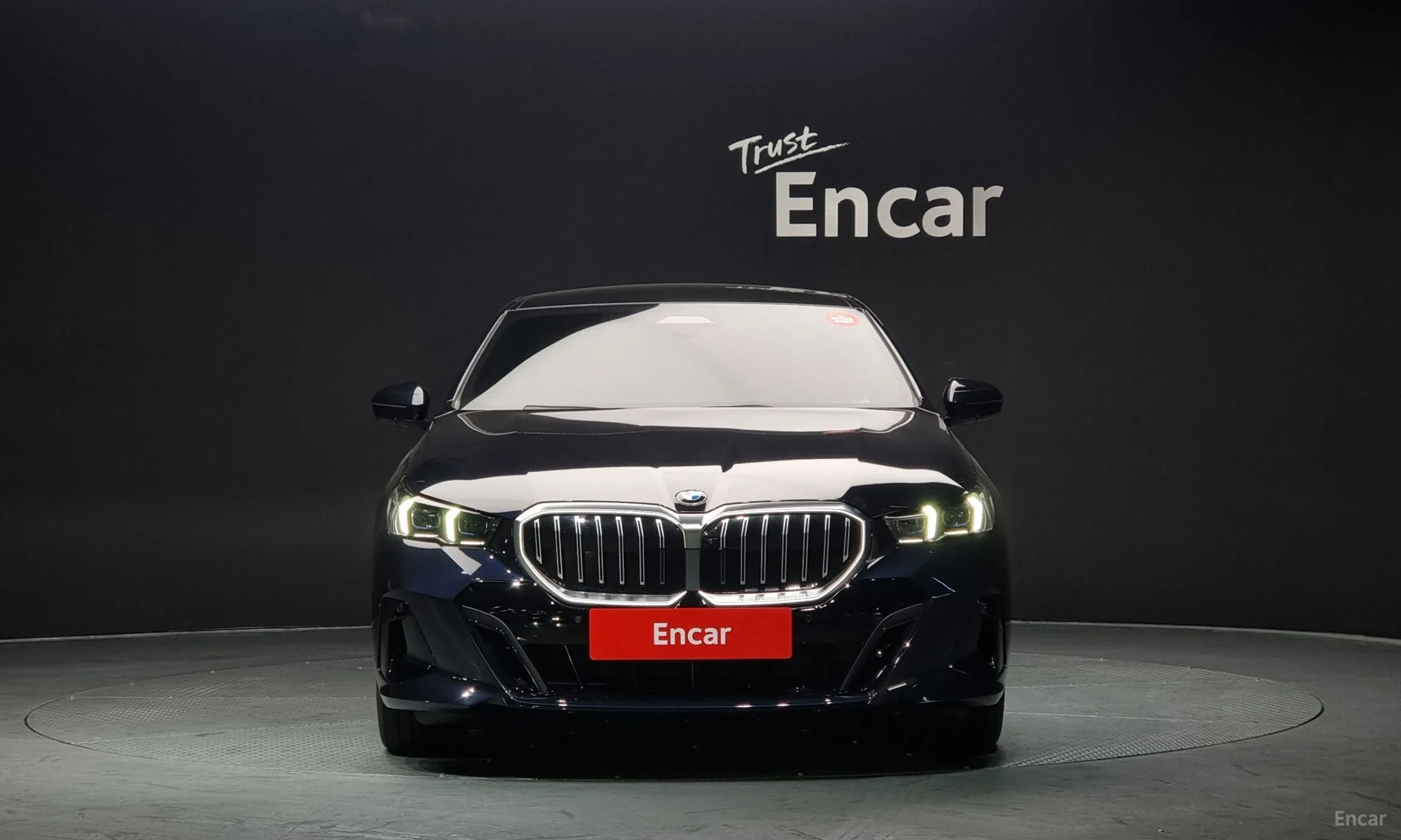 BMW 5 Series (G60) превью 2