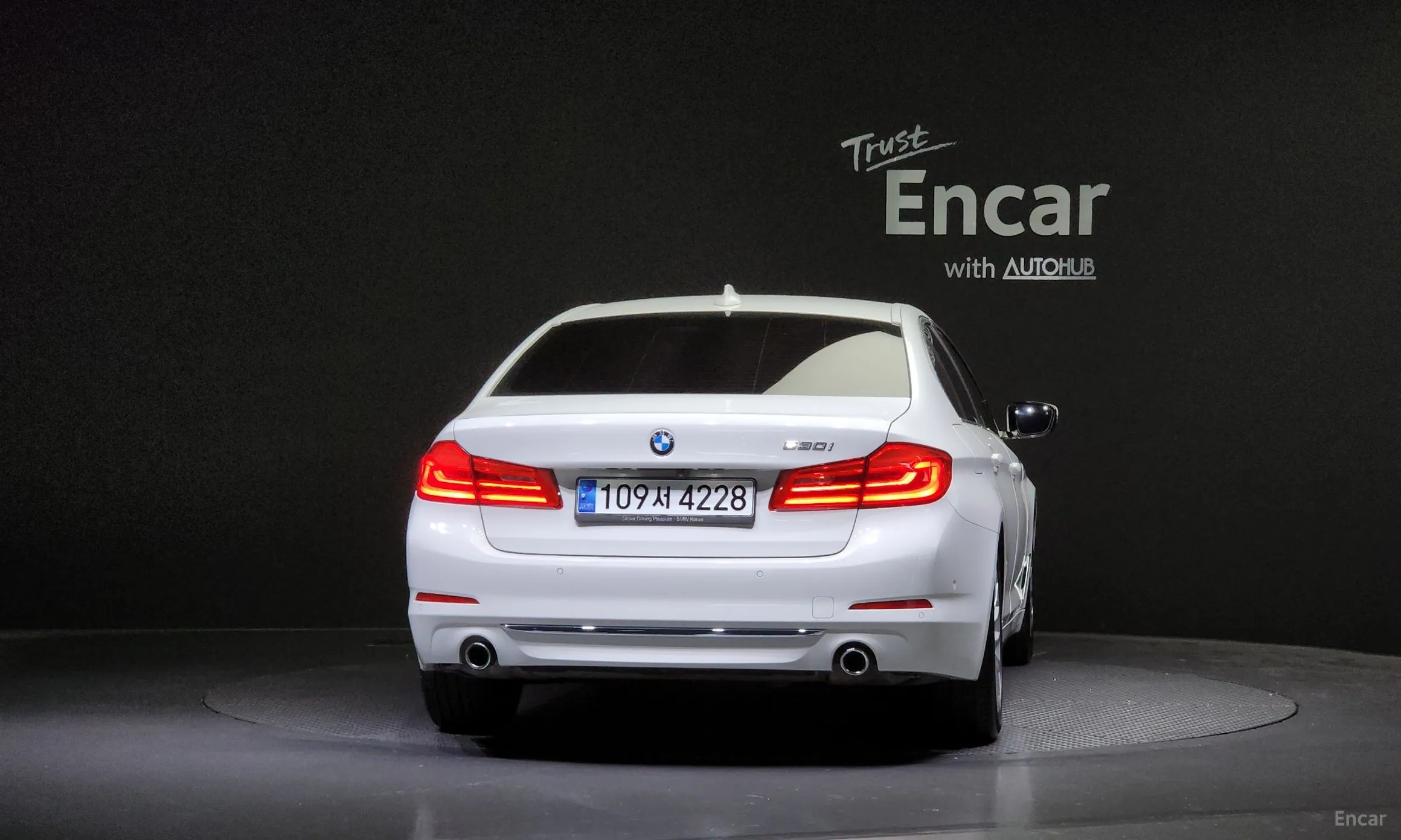 BMW 5 Series (G30) превью 3