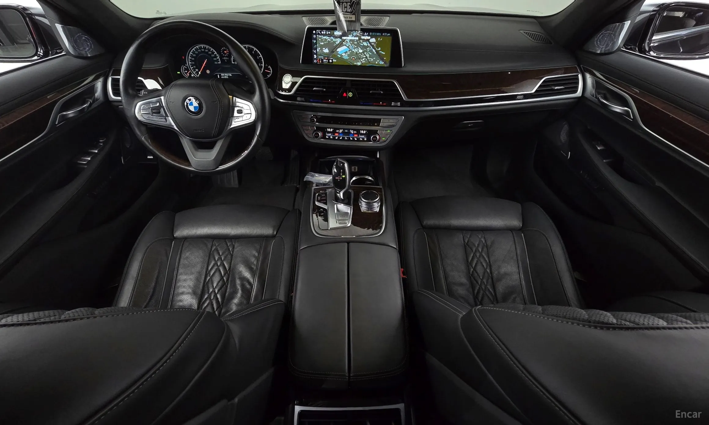 BMW 7 Series (G11) превью 4