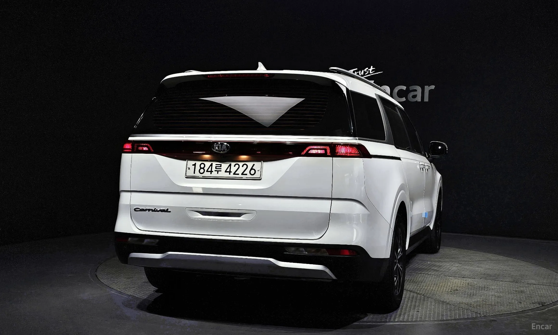 Kia Carnival Gen 4 превью 3