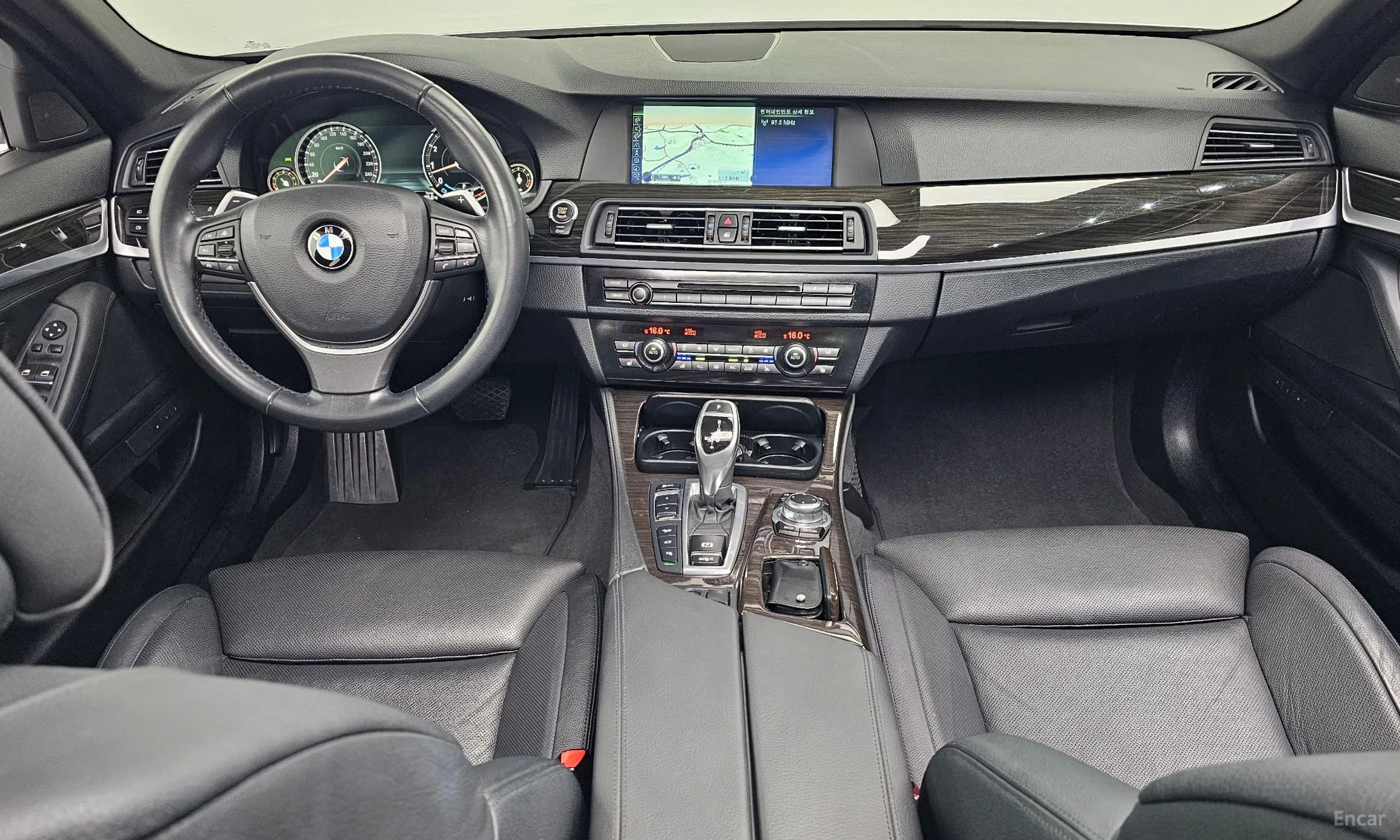 BMW 5 Series (F10) превью 4