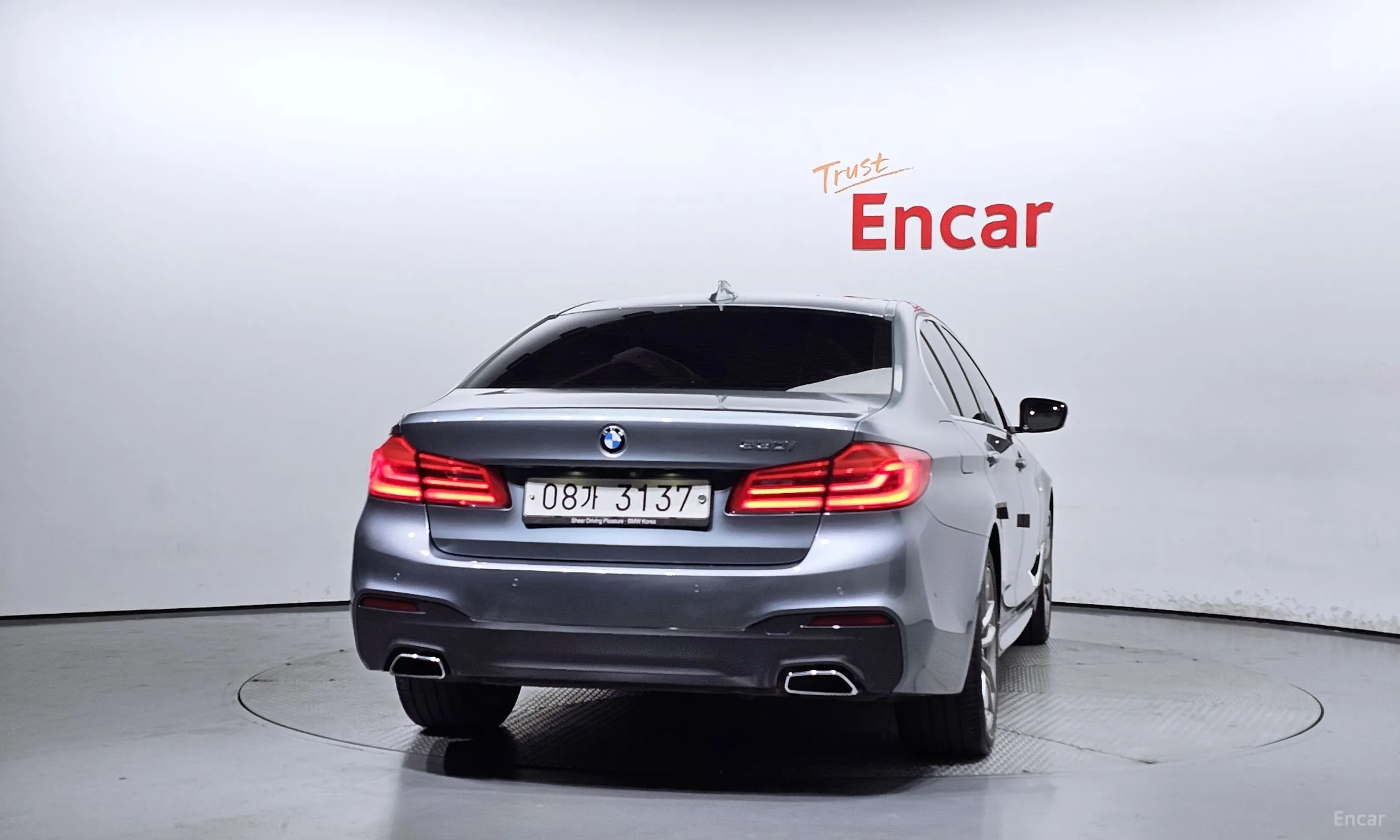 BMW 5 Series (G30) превью 3